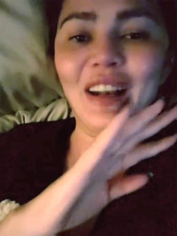 Chrissy Teigen dit aux gens qui laissent leurs commentaires de haine pour les faire dans Instagram Rant 