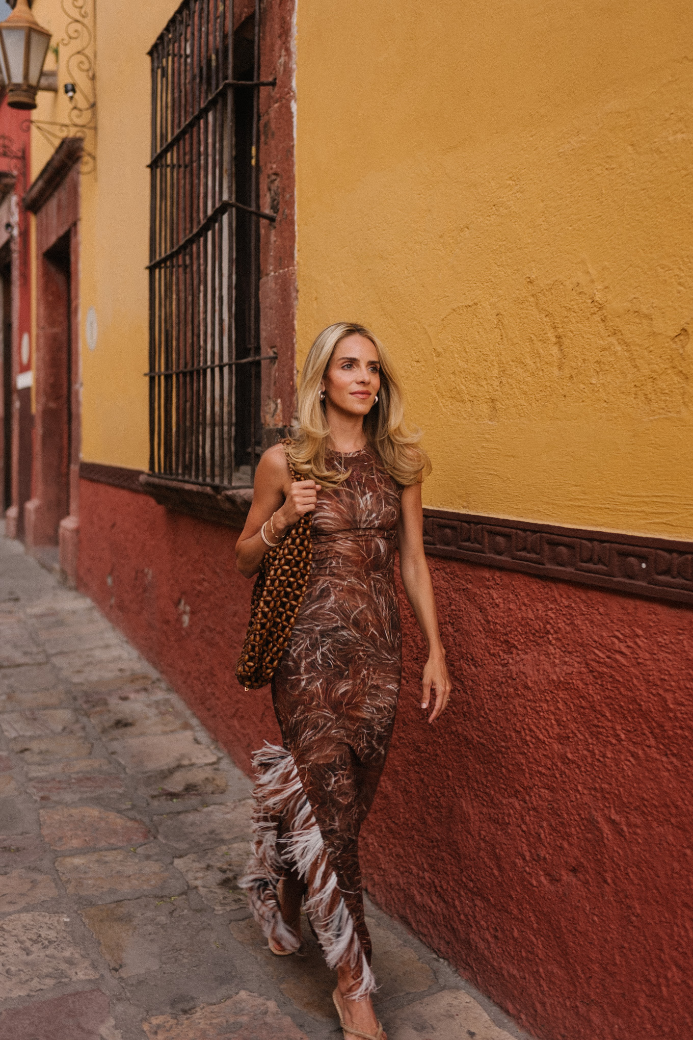 Robe maxi à plumes brunes