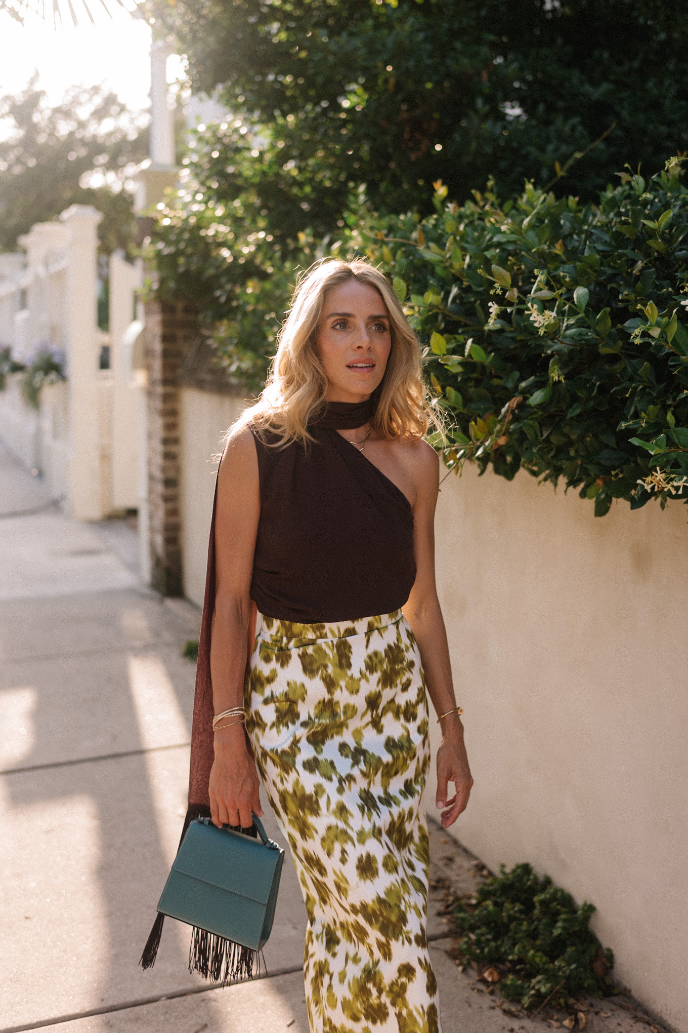 Écharpe à bord brun-jupe maxi de la soie de fleur de fleur