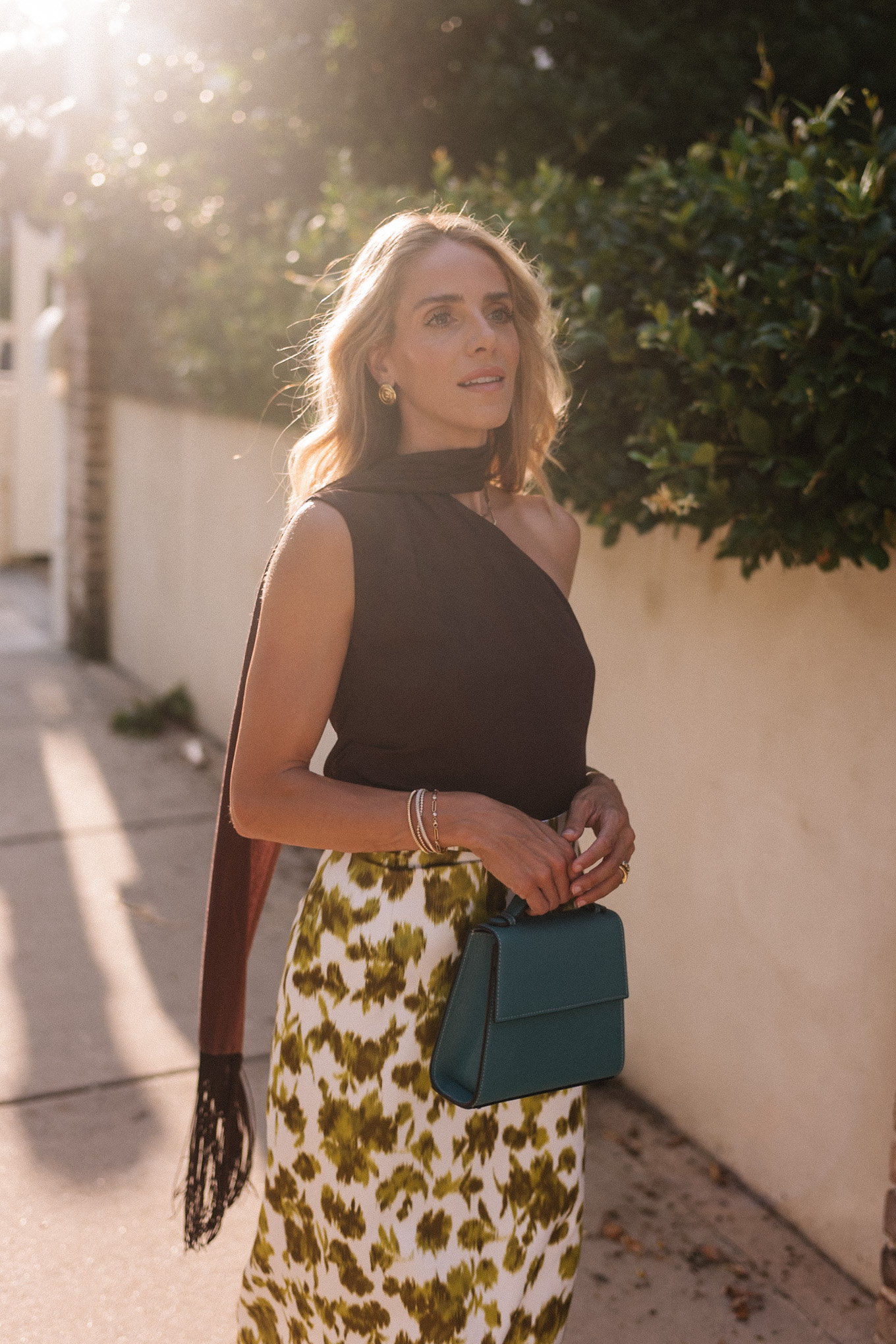 Écharpe à bord brun-jupe maxi de la soie de fleur de fleur