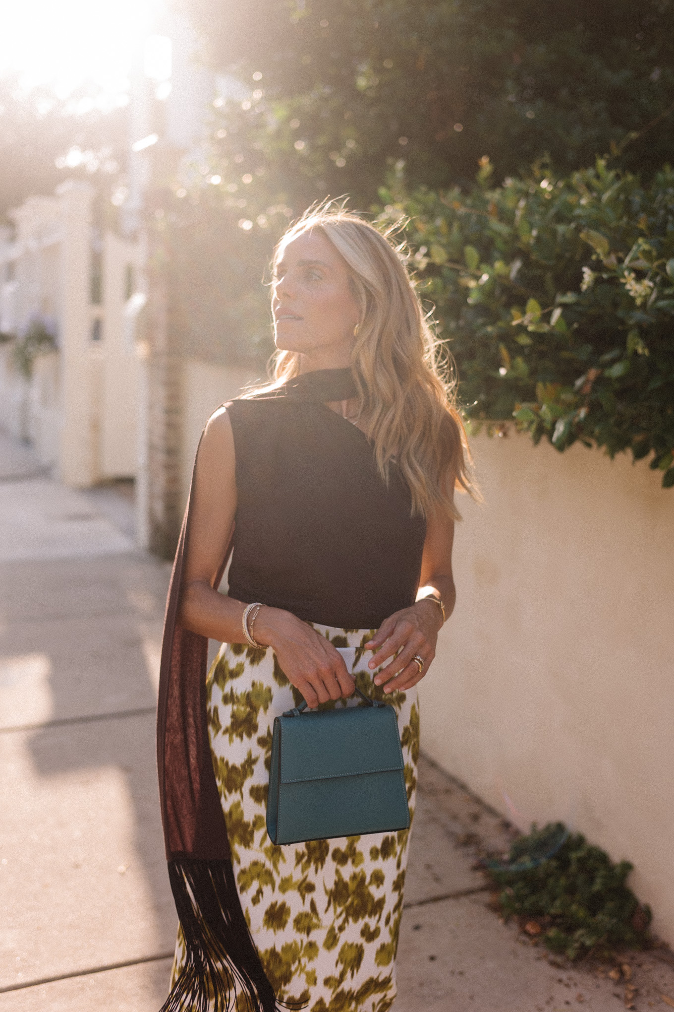 Écharpe à bord brun-jupe maxi de la soie de fleur de fleur