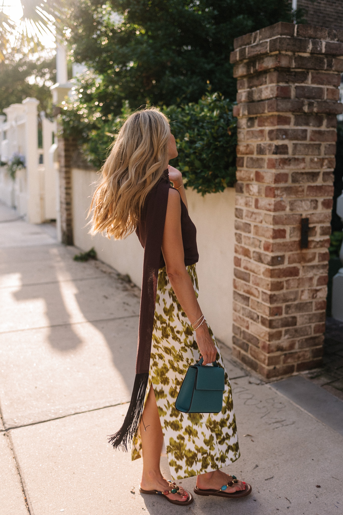 Écharpe à bord brun-jupe maxi de la soie de fleur de fleur