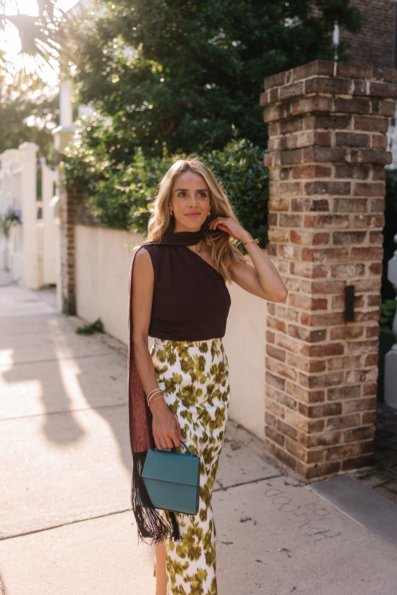 Écharpe à bord brun-jupe maxi de la soie de fleur de fleur