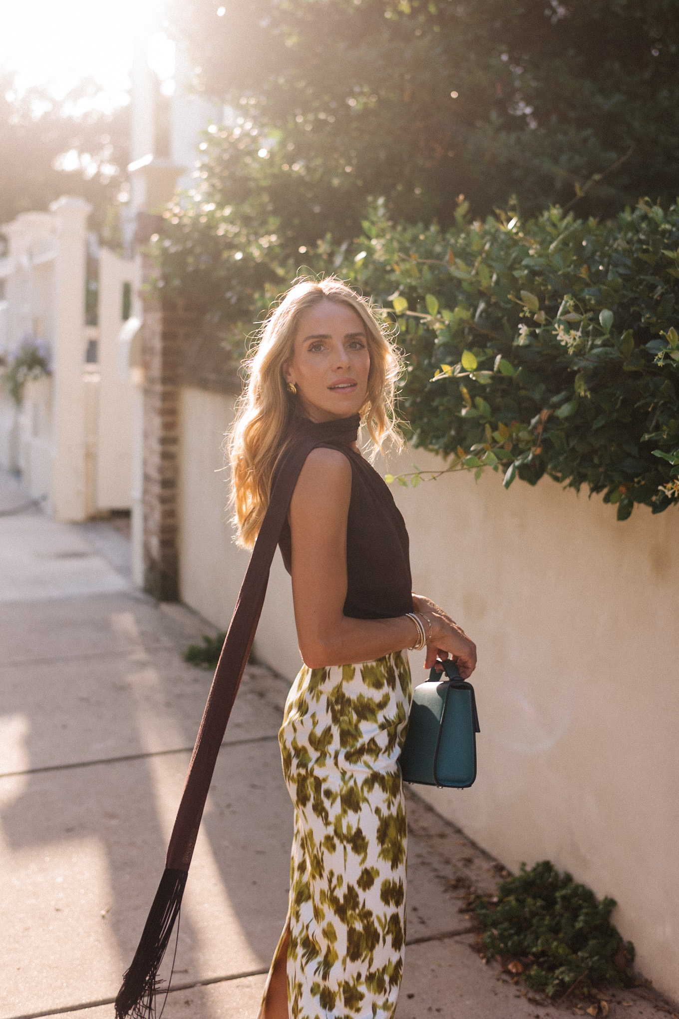 Écharpe à bord brun-jupe maxi de la soie de fleur de fleur