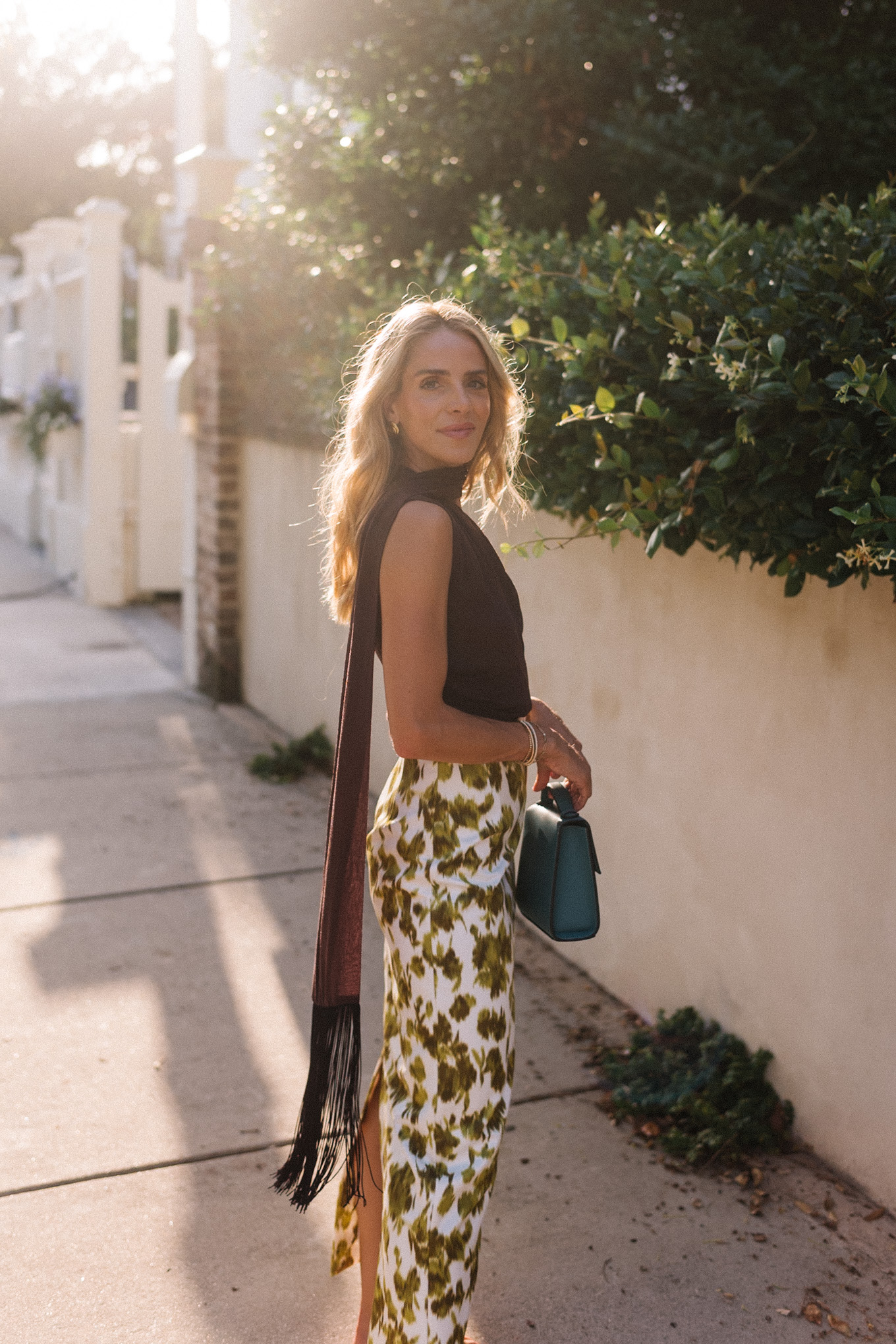 Écharpe à bord brun-jupe maxi de la soie de fleur de fleur