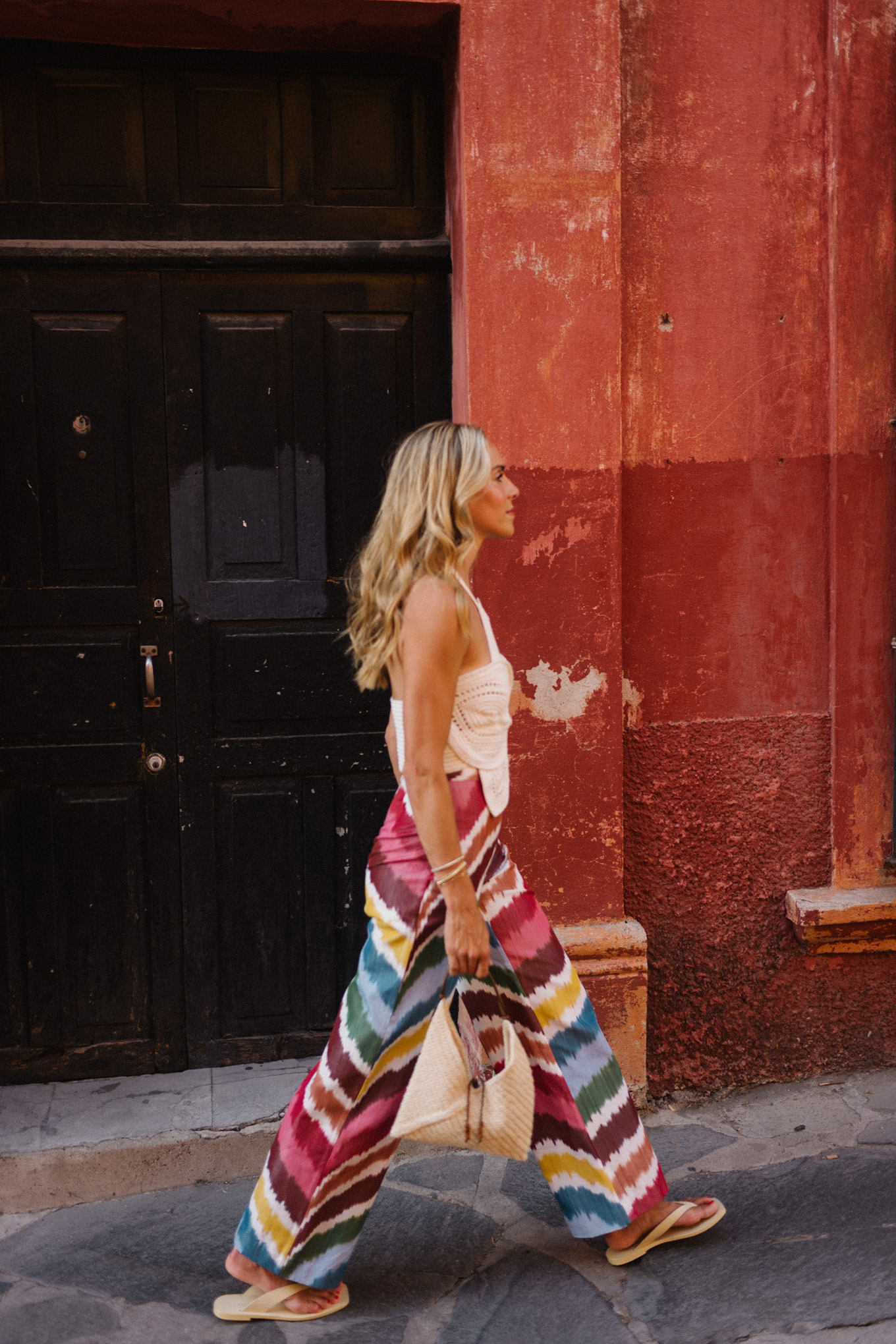 Écouteurs de crochet blanc bandes arc-en-ciel pantalon en soie