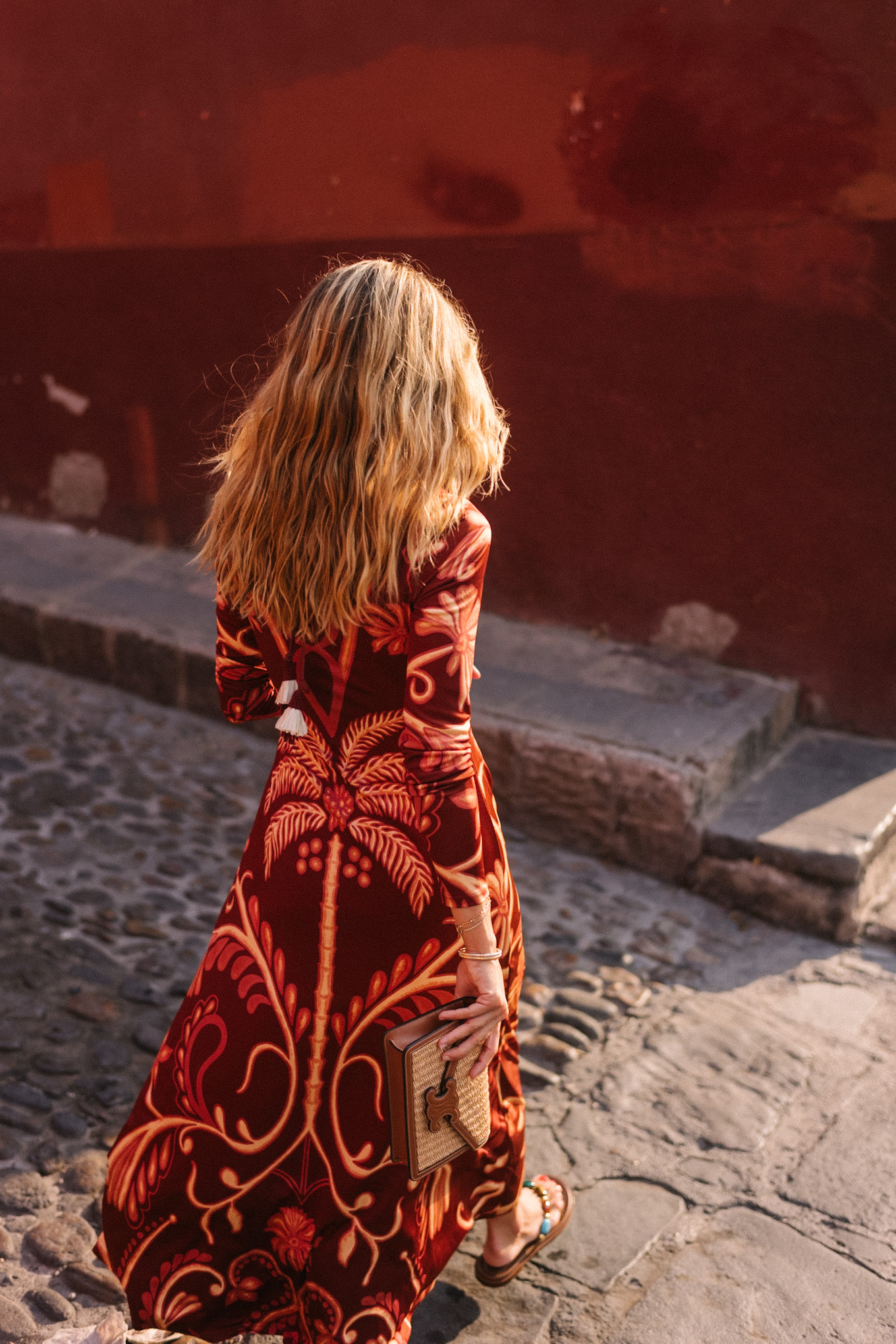 Robe maxi à motifs tropicaux rouges