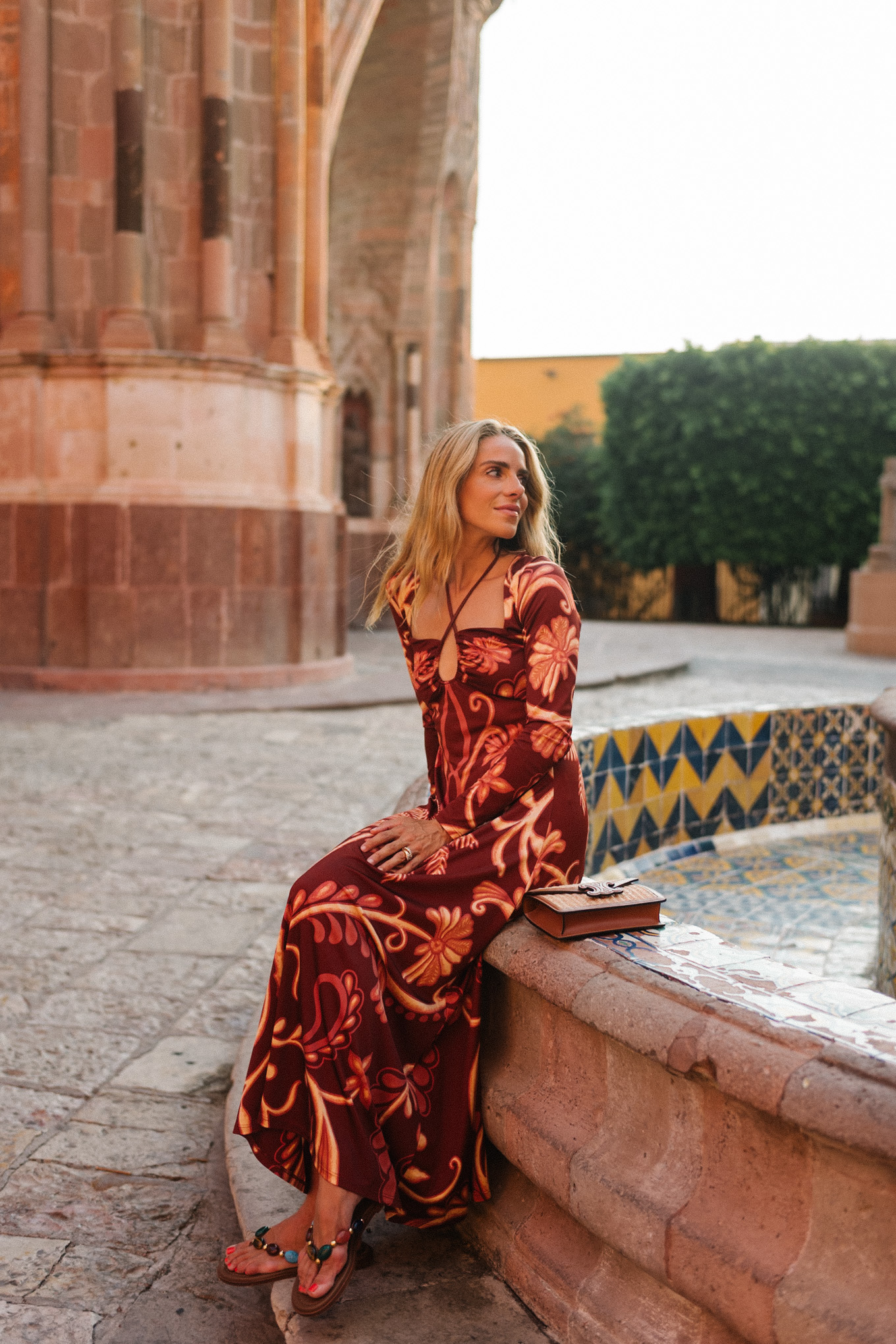 Robe maxi à motifs tropicaux rouges