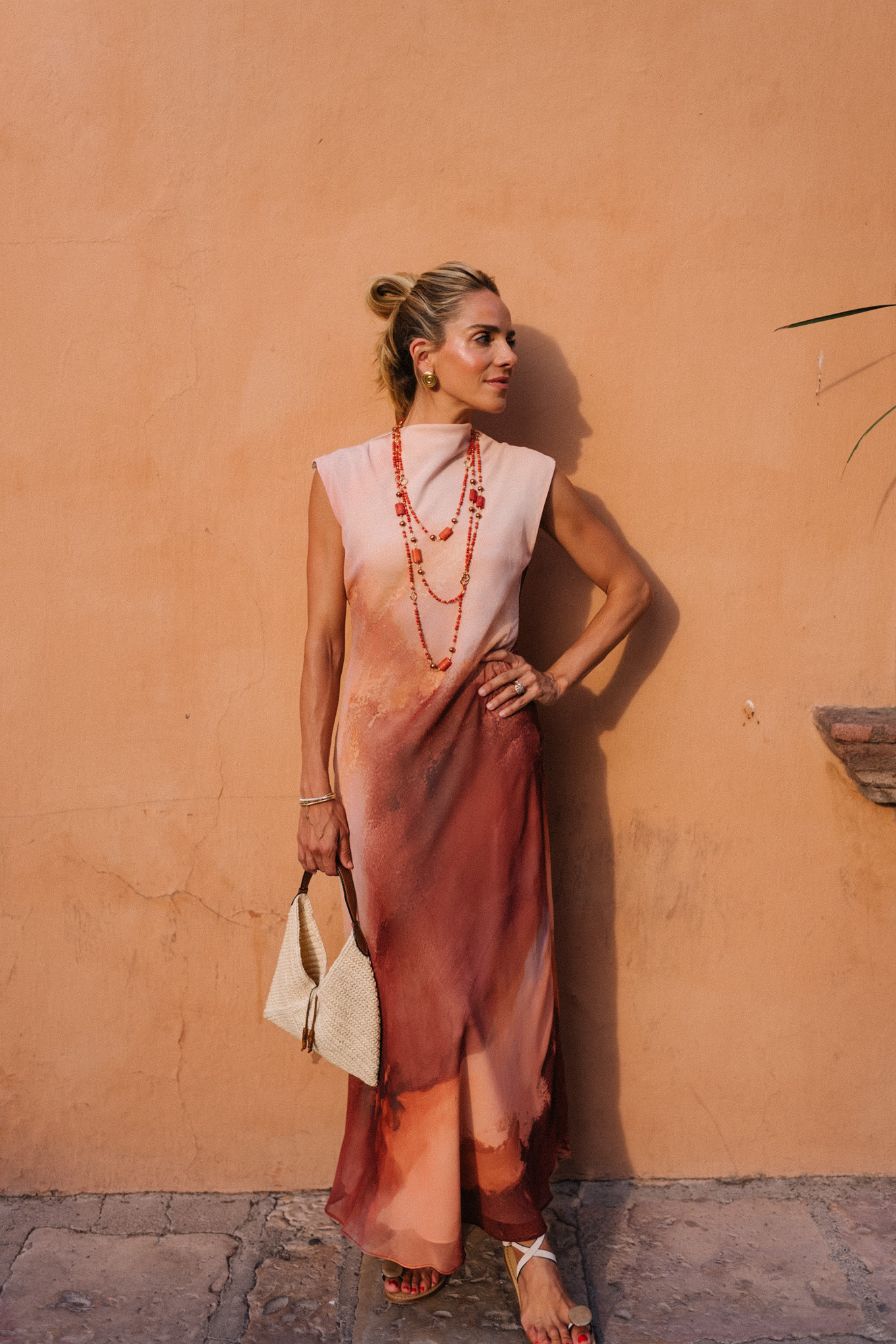 Peach Burned Orange Ombre maxi robe orange bijoux rattan sac à main
