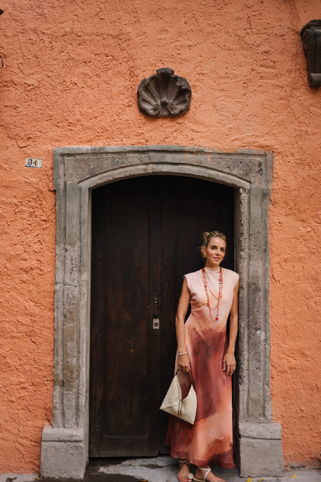 Peach Burned Orange Ombre maxi robe orange bijoux rattan sac à main