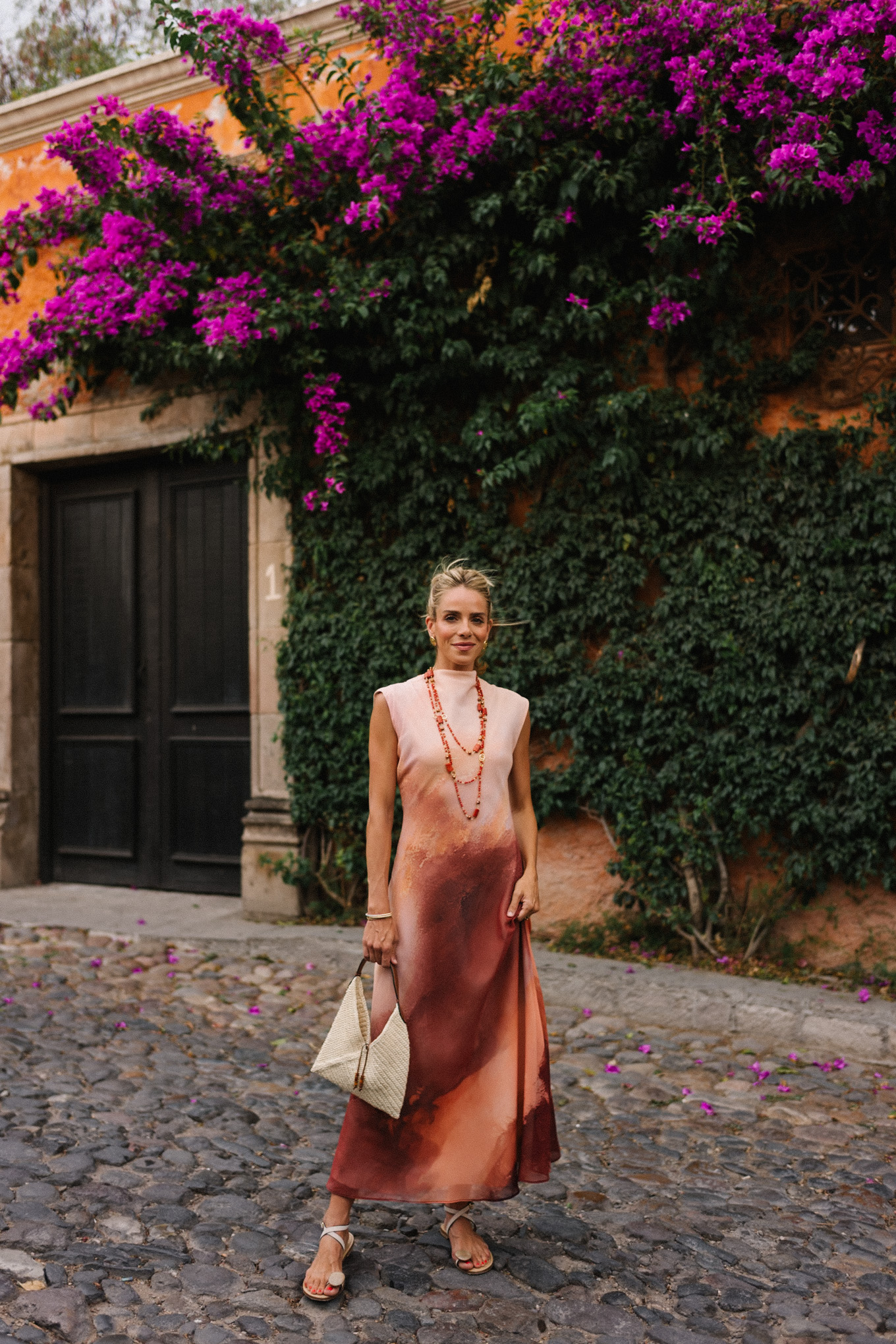 Peach Burned Orange Ombre maxi robe orange bijoux rattan sac à main