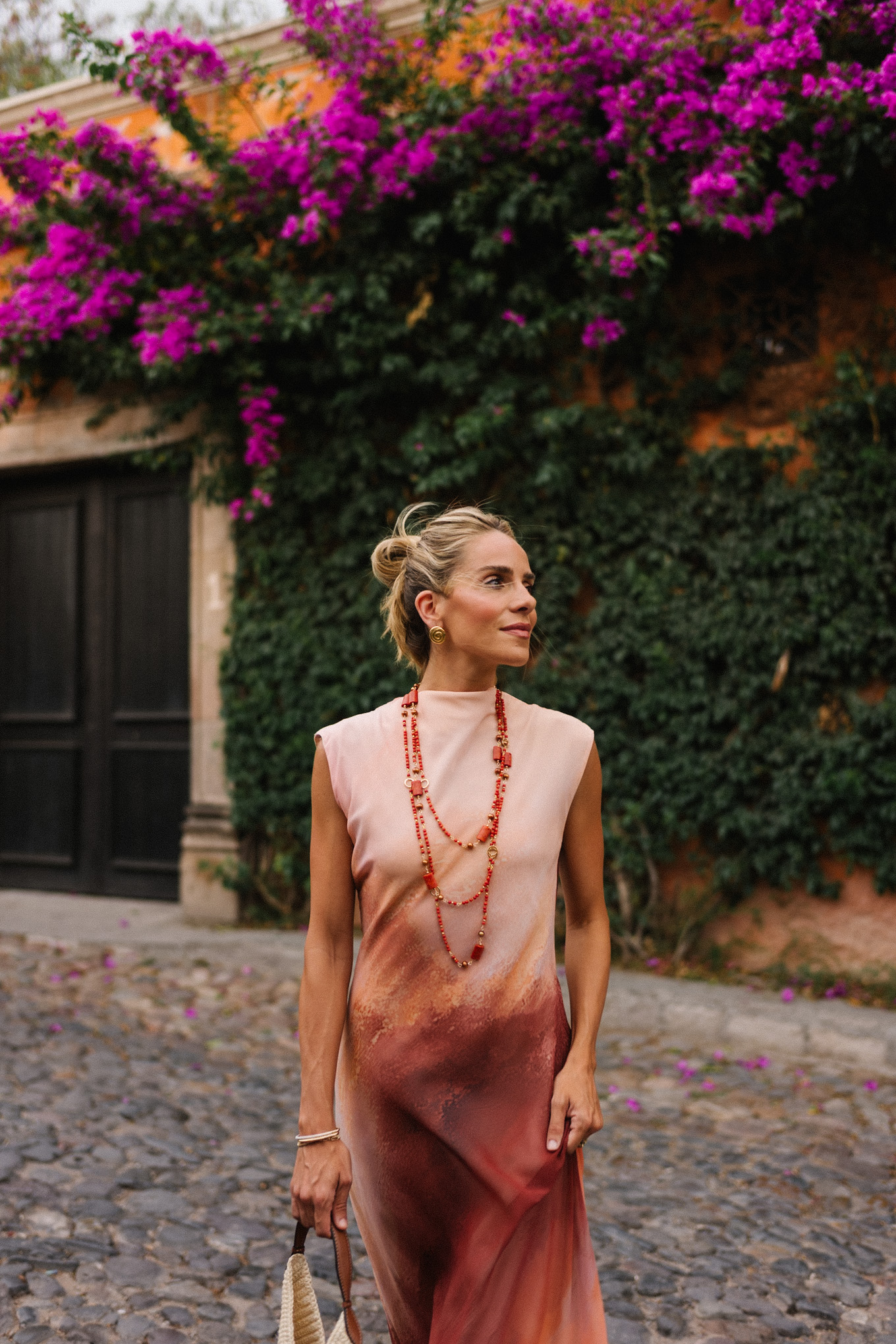 Peach Burned Orange Ombre maxi robe orange bijoux rattan sac à main