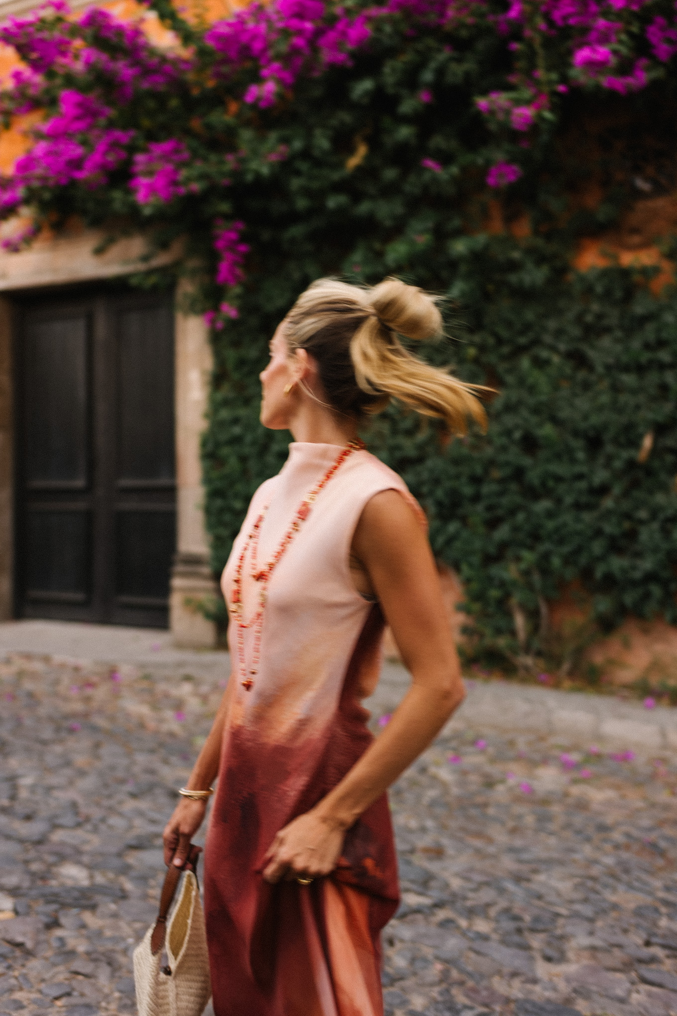 Peach Burned Orange Ombre maxi robe orange bijoux rattan sac à main