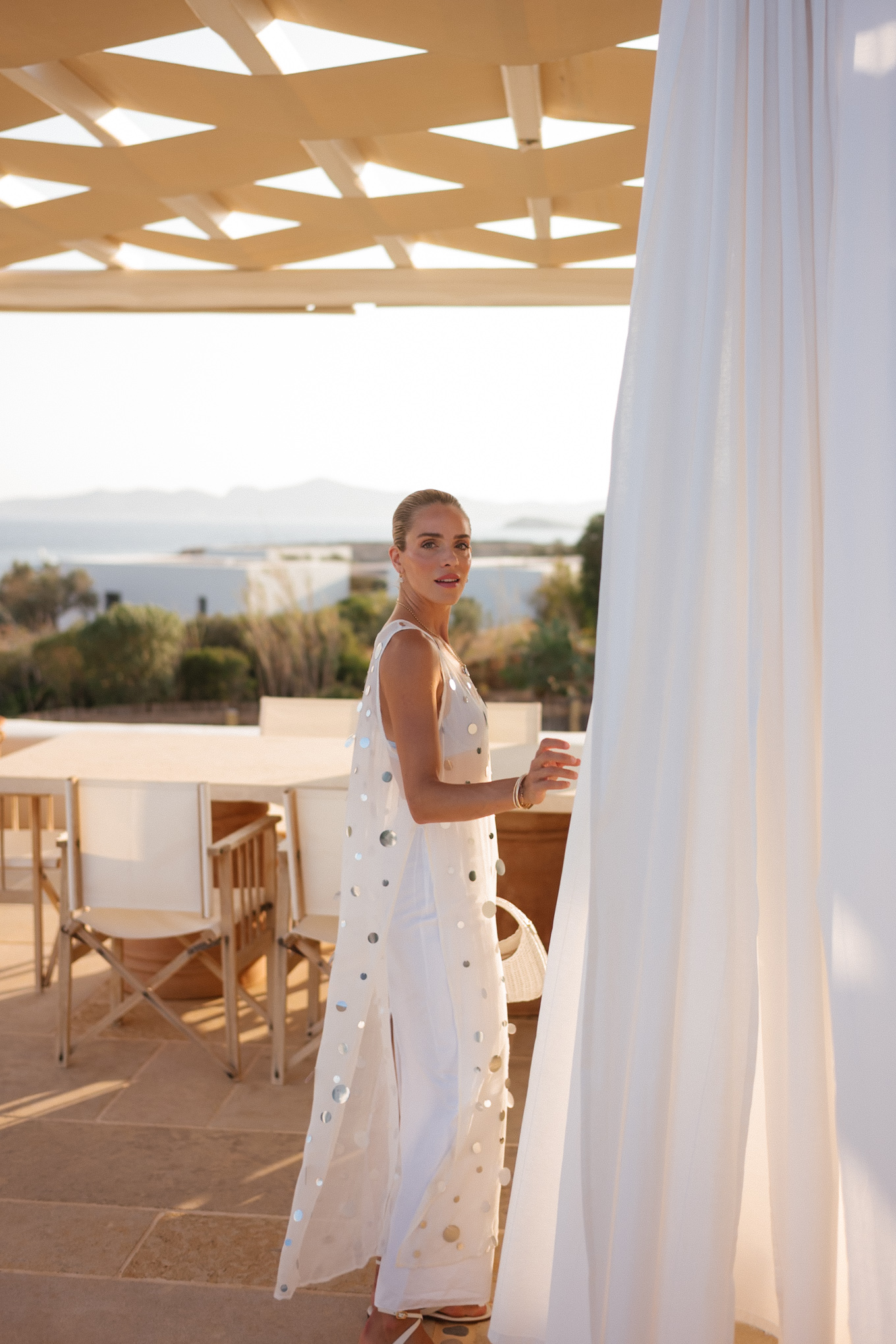 Pinse blanche Top Top Blue Mesh BH White Maxirock White Leder White Leder Sandales