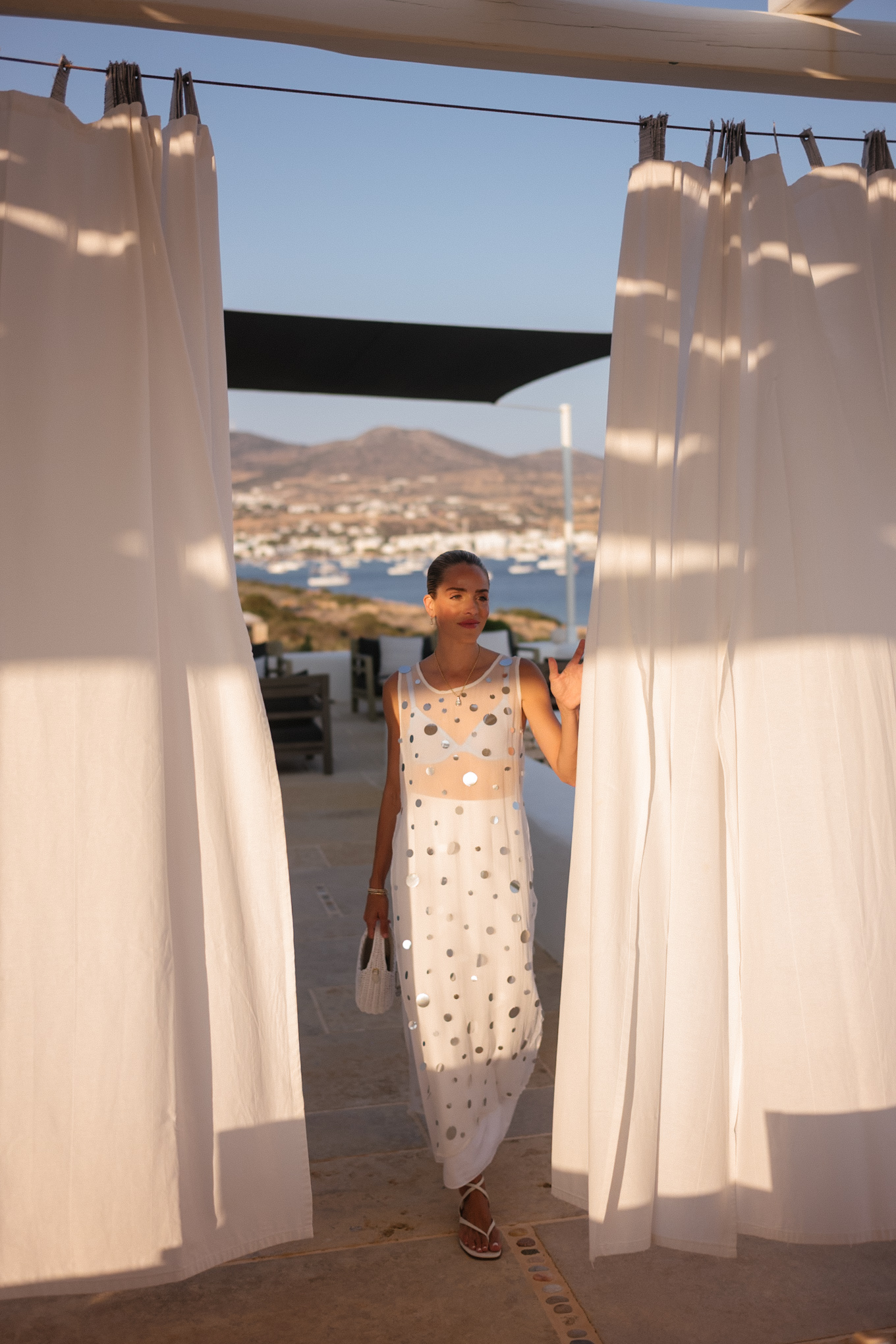 Pinse blanche Top Top Blue Mesh BH White Maxirock White Leder White Leder Sandales