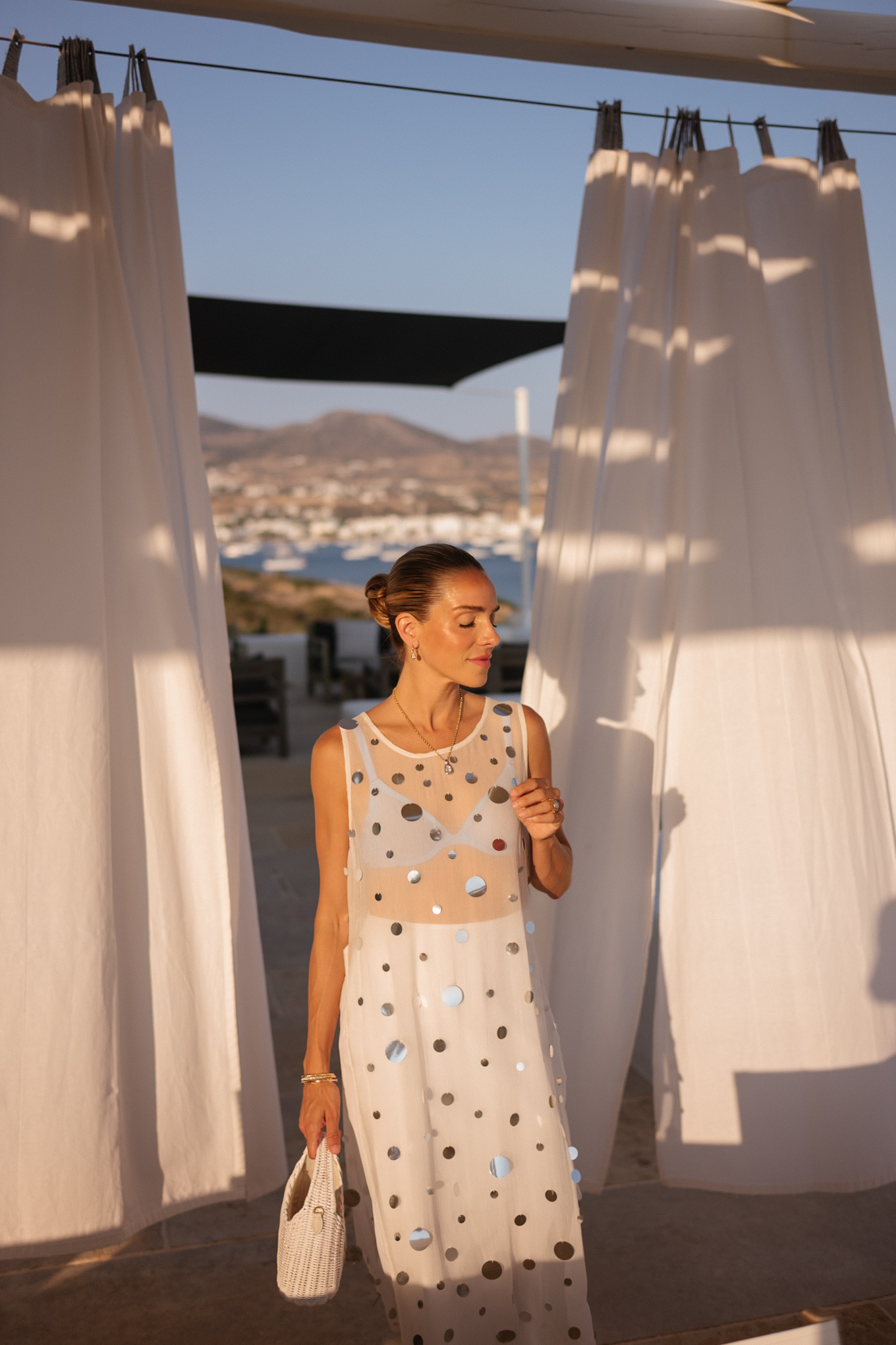 Pinse blanche Top Top Blue Mesh BH White Maxirock White Leder White Leder Sandales