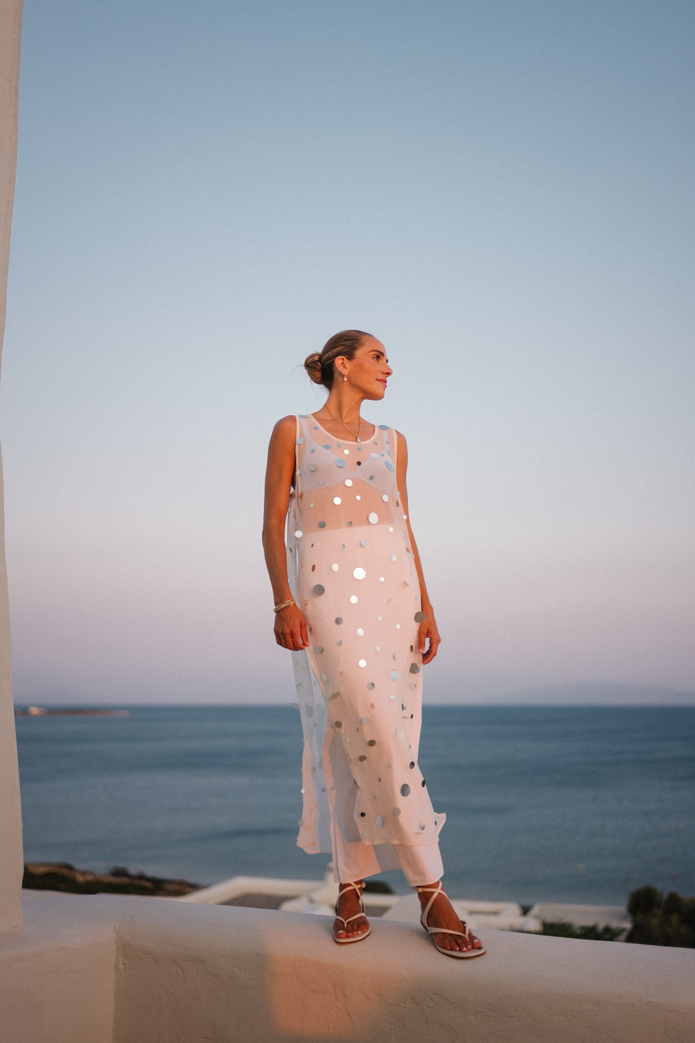 Pinse blanche Top Top Blue Mesh BH White Maxirock White Leder White Leder Sandales