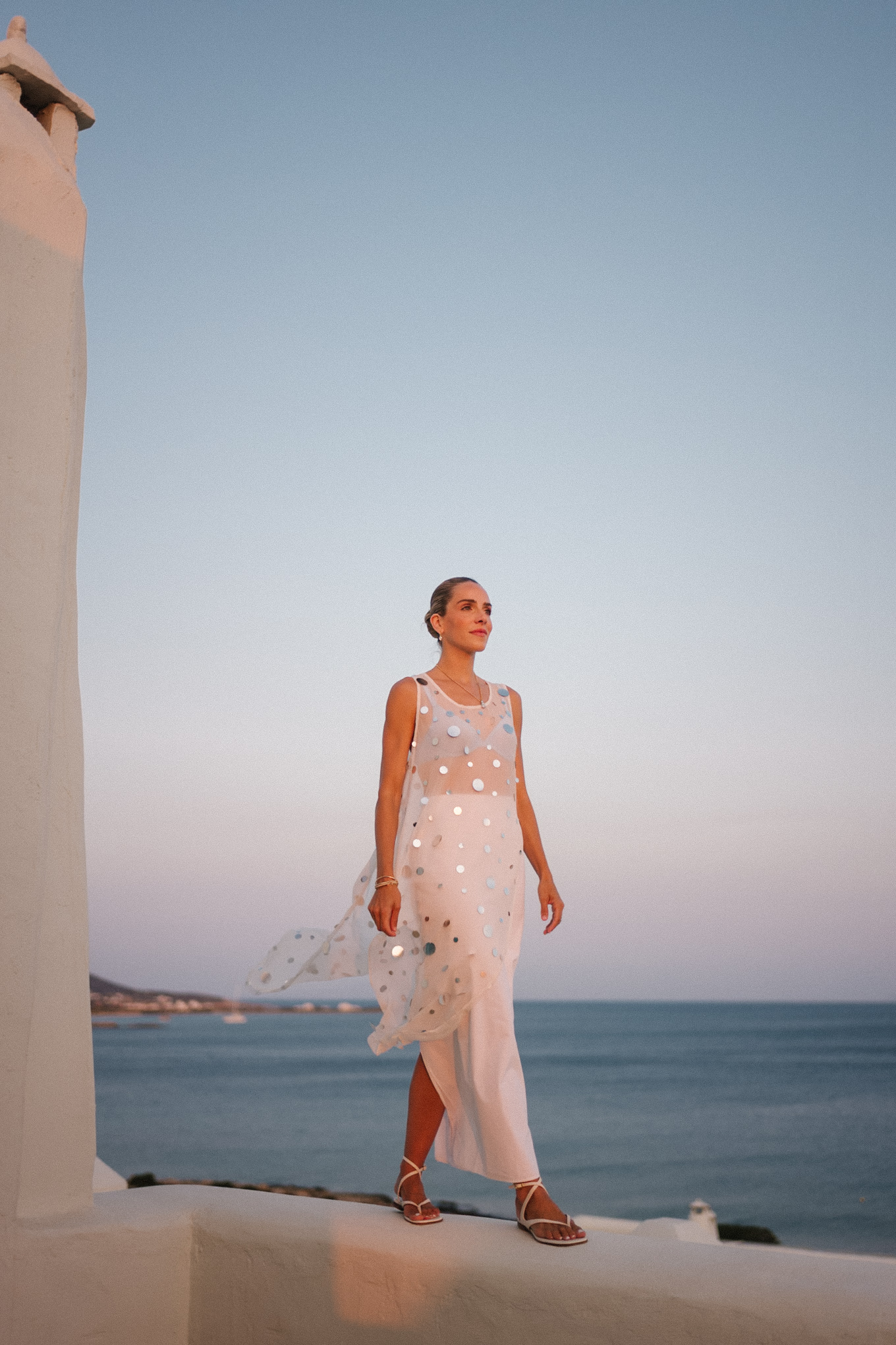 Pinse blanche Top Top Blue Mesh BH White Maxirock White Leder White Leder Sandales