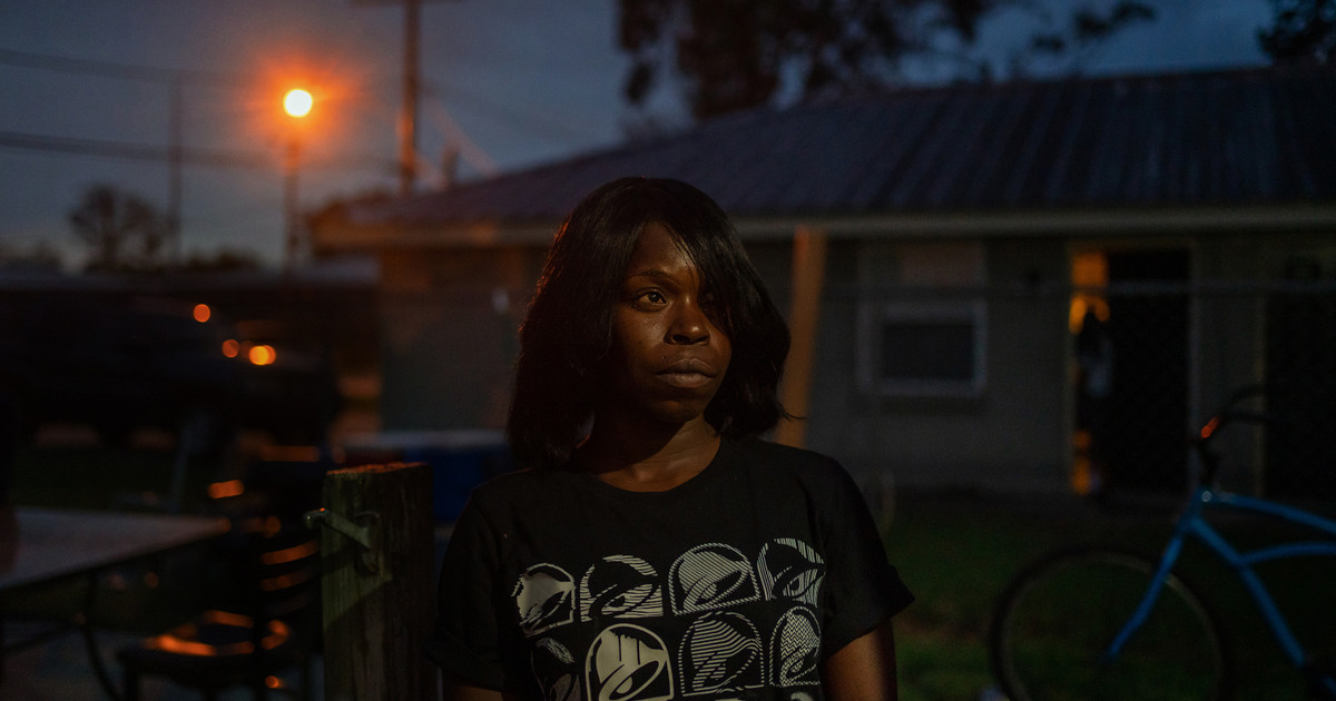 Louisiane donne à la loi sur les soins de la police de la vidéo de l'officier, qui frappe le Shantel Arnold – Publica