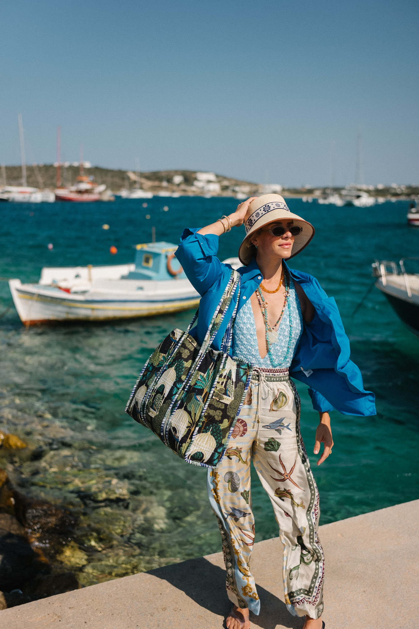 Bleu un morceau de pantalon de soie en coquille flottante Collier de côte Oxford Blue