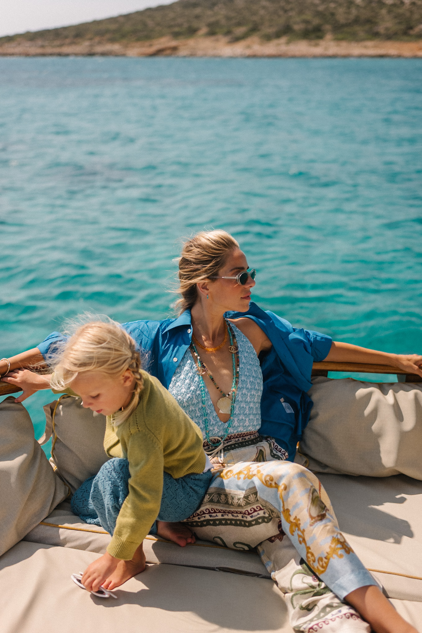 Bleu un morceau de pantalon de soie en coquille flottante Collier de côte Oxford Blue