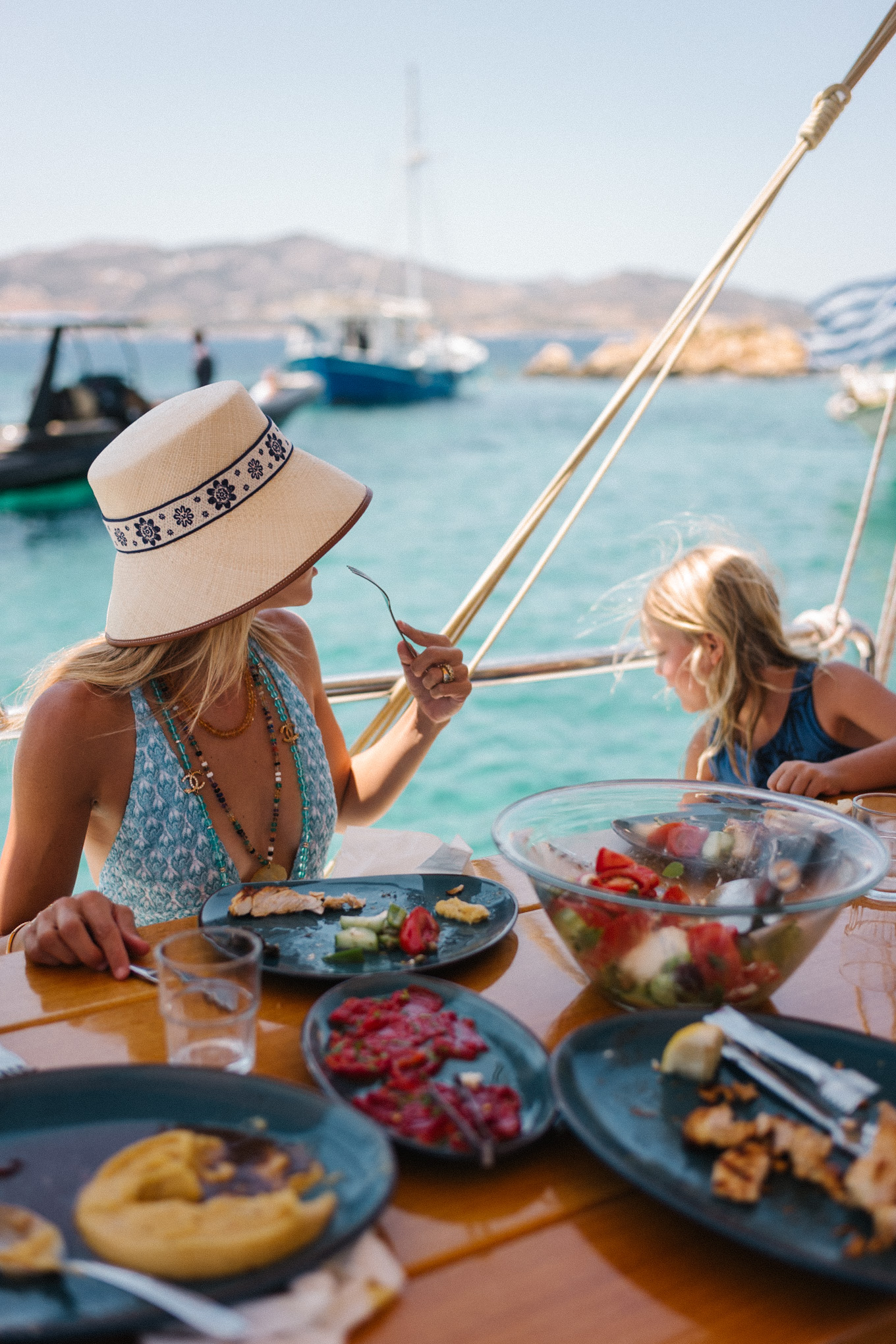 Bleu un morceau de pantalon de soie en coquille flottante Collier de côte Oxford Blue
