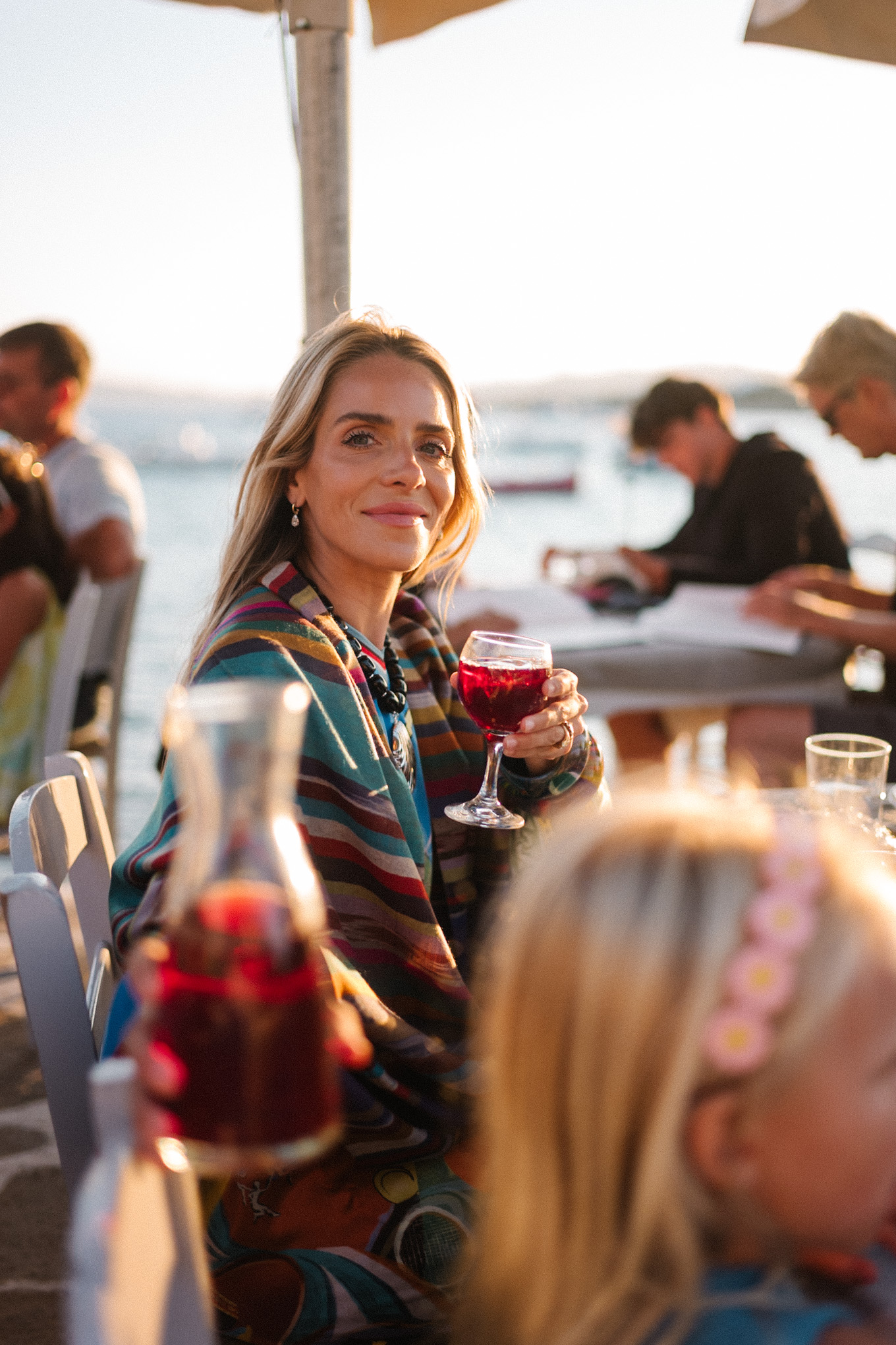 Collier de perles noires de soie bleue