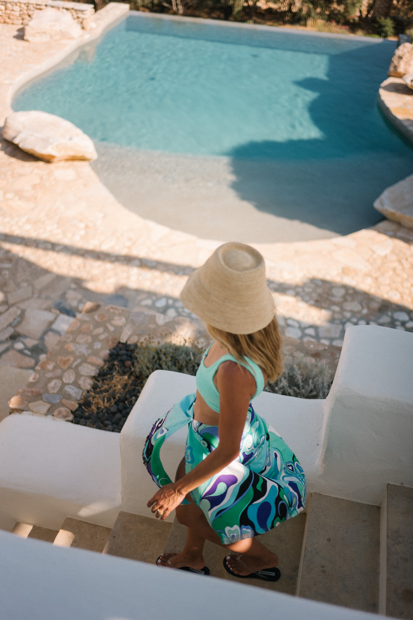 Chapeau de paille de roche à motifs de soie bikini turquoise