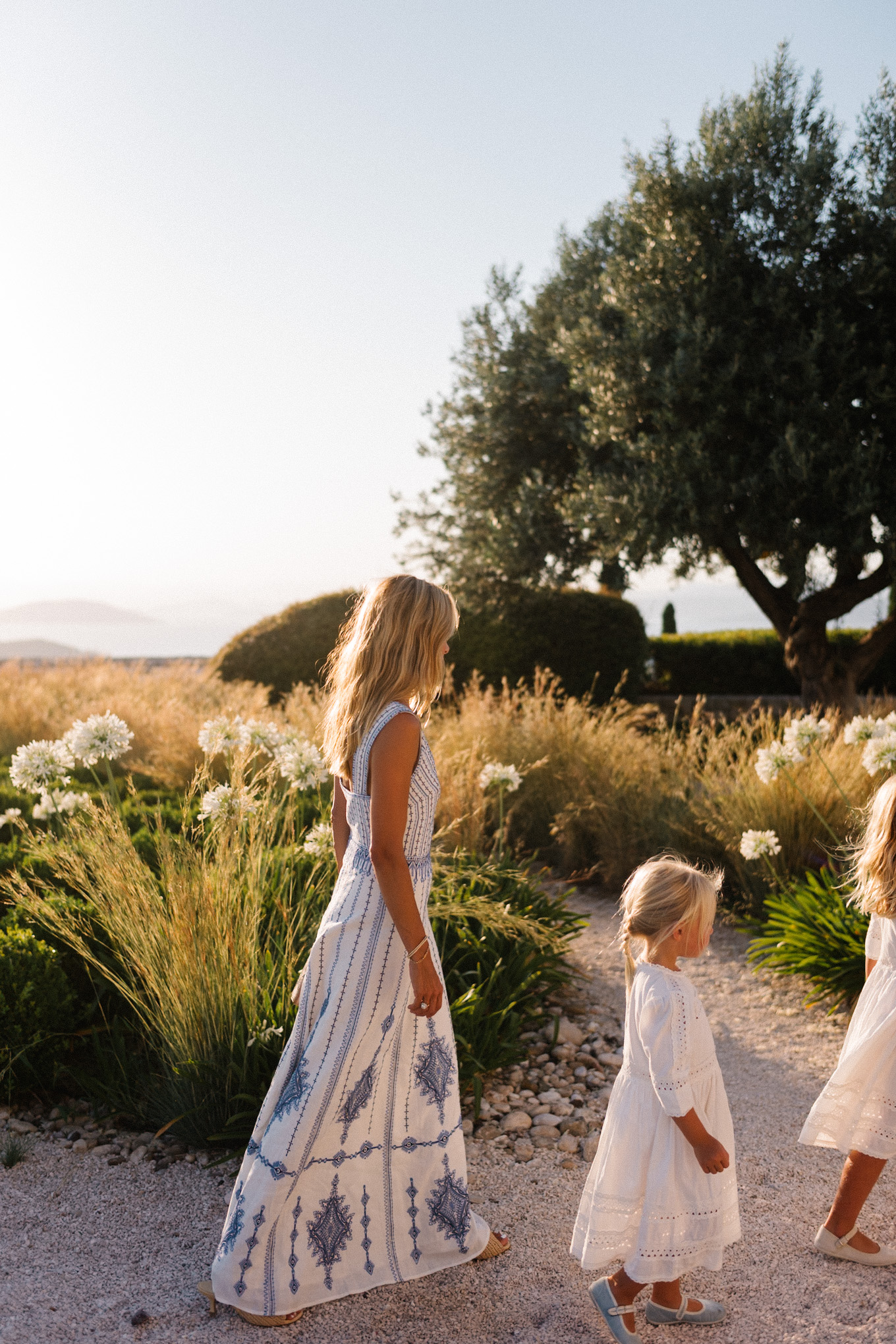 Robe maxi brodée bleu blanc