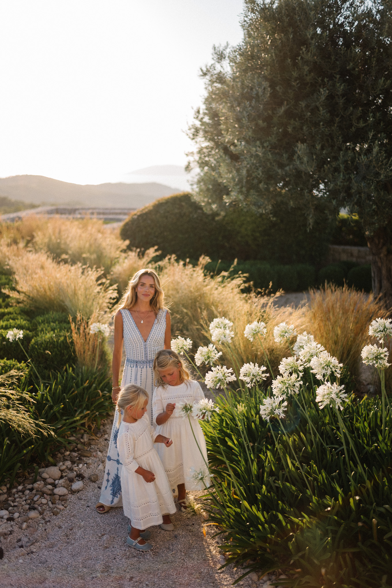 Robe maxi brodée bleu blanc