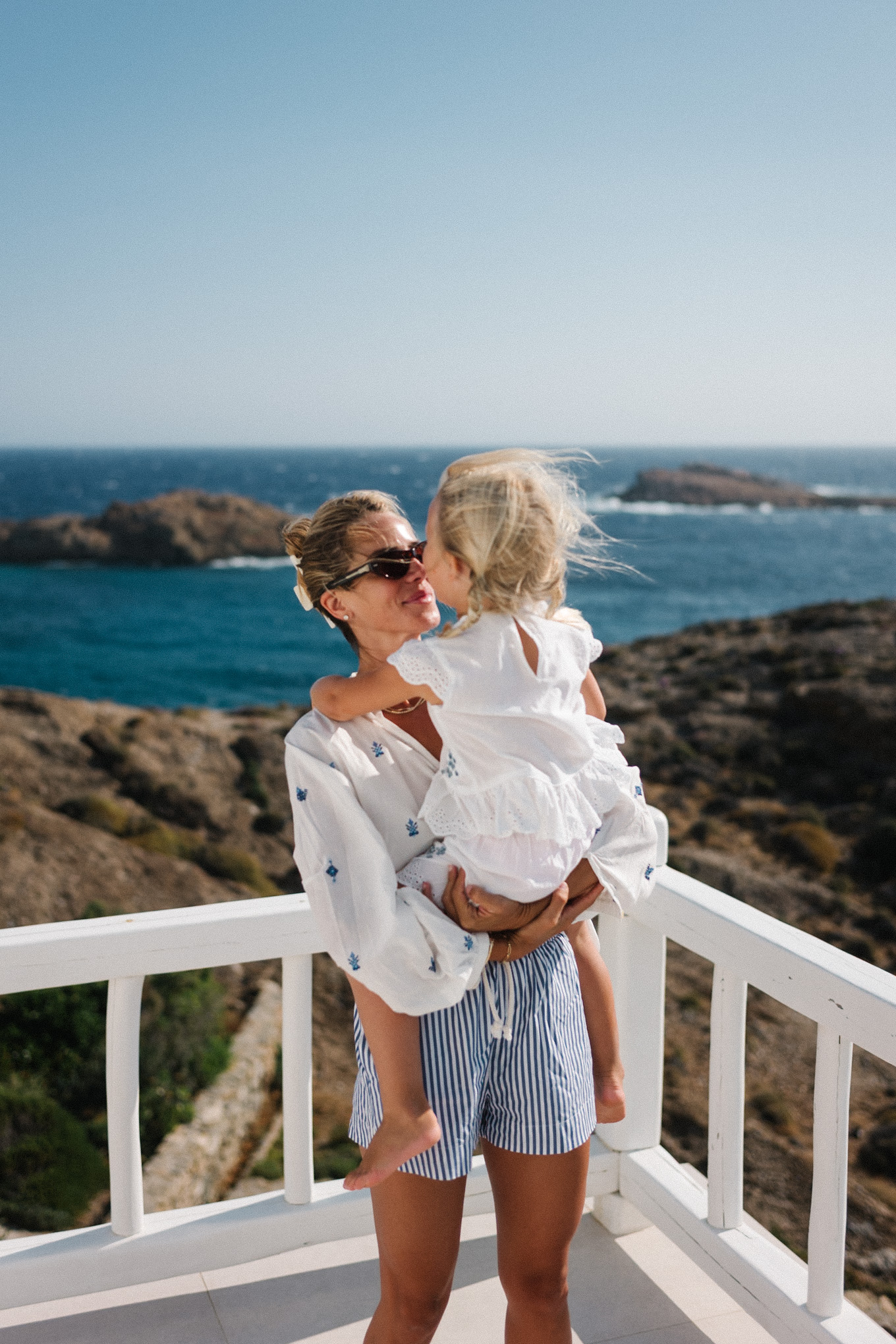 Bouloir en coton brodé blanc short rayures blanches bleues