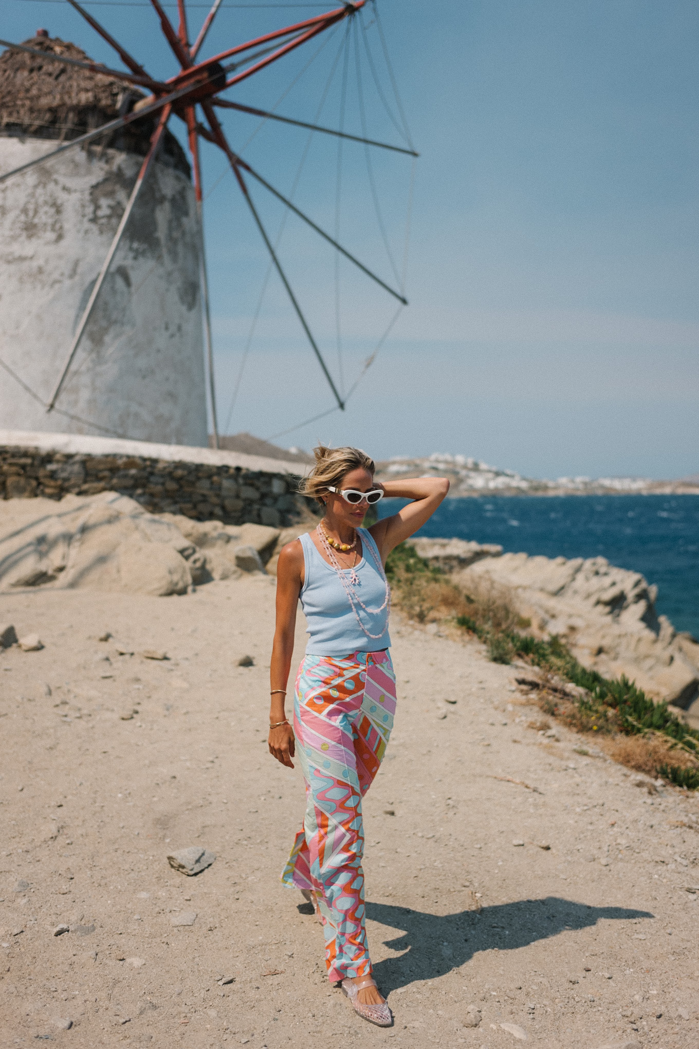 Tank blanc arc-en-ciel seidenpucci pantalon rose perle gelée de paille plate plate