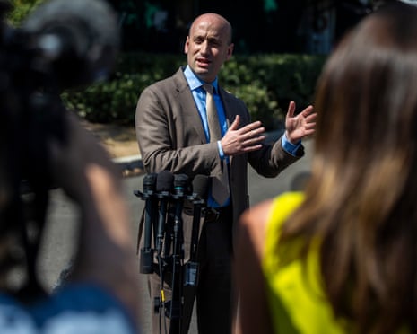 Stephen Miller speaks with reporters at the White House, 29 August 2025.