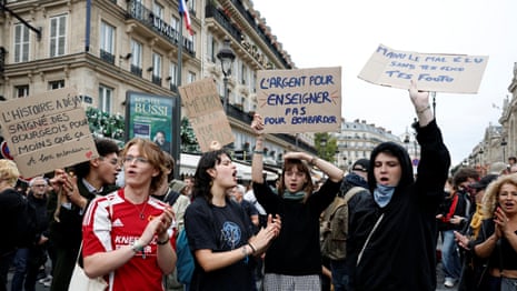 “Block everything” activists gather near the Gare du Nord in Paris – watch live 