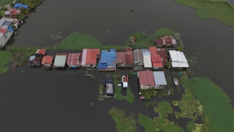 Materium de cinéma After le super-typhon Ragasa dans la vidéo des Philippines 