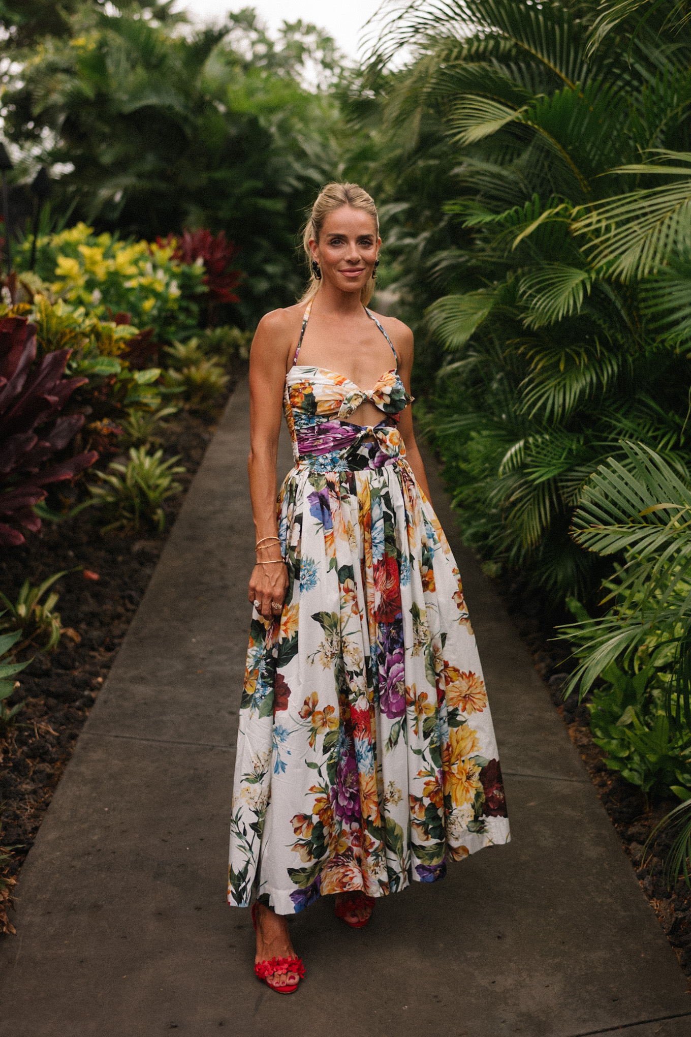 Boucles d'oreilles en haut à fleurs et à la roche
