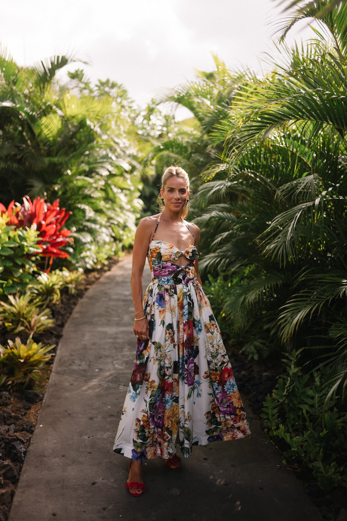 Boucles d'oreilles en haut à fleurs et à la roche