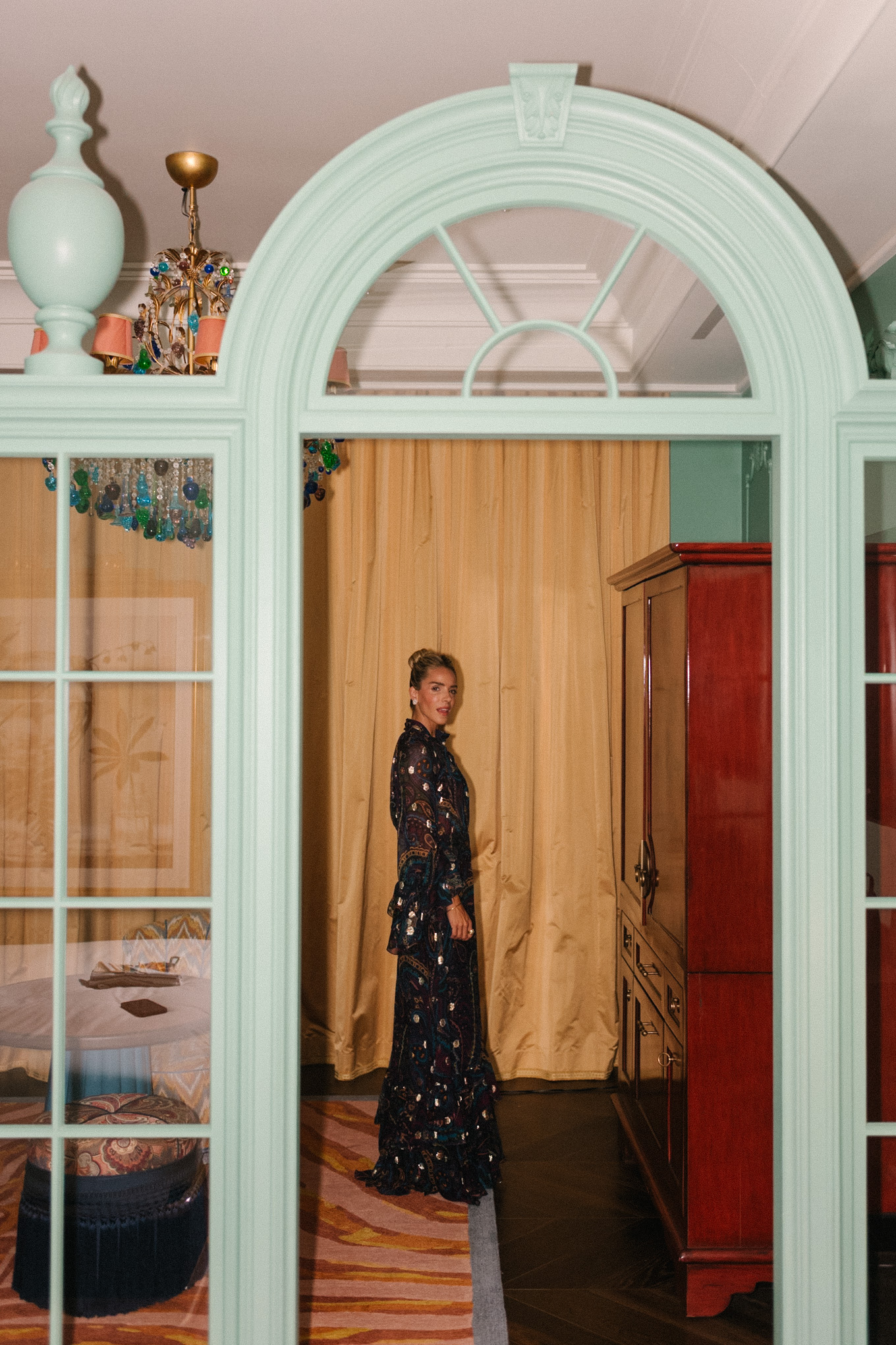 Parisley Sheer Blouse et Rock Set Maroon Suede Plateformes