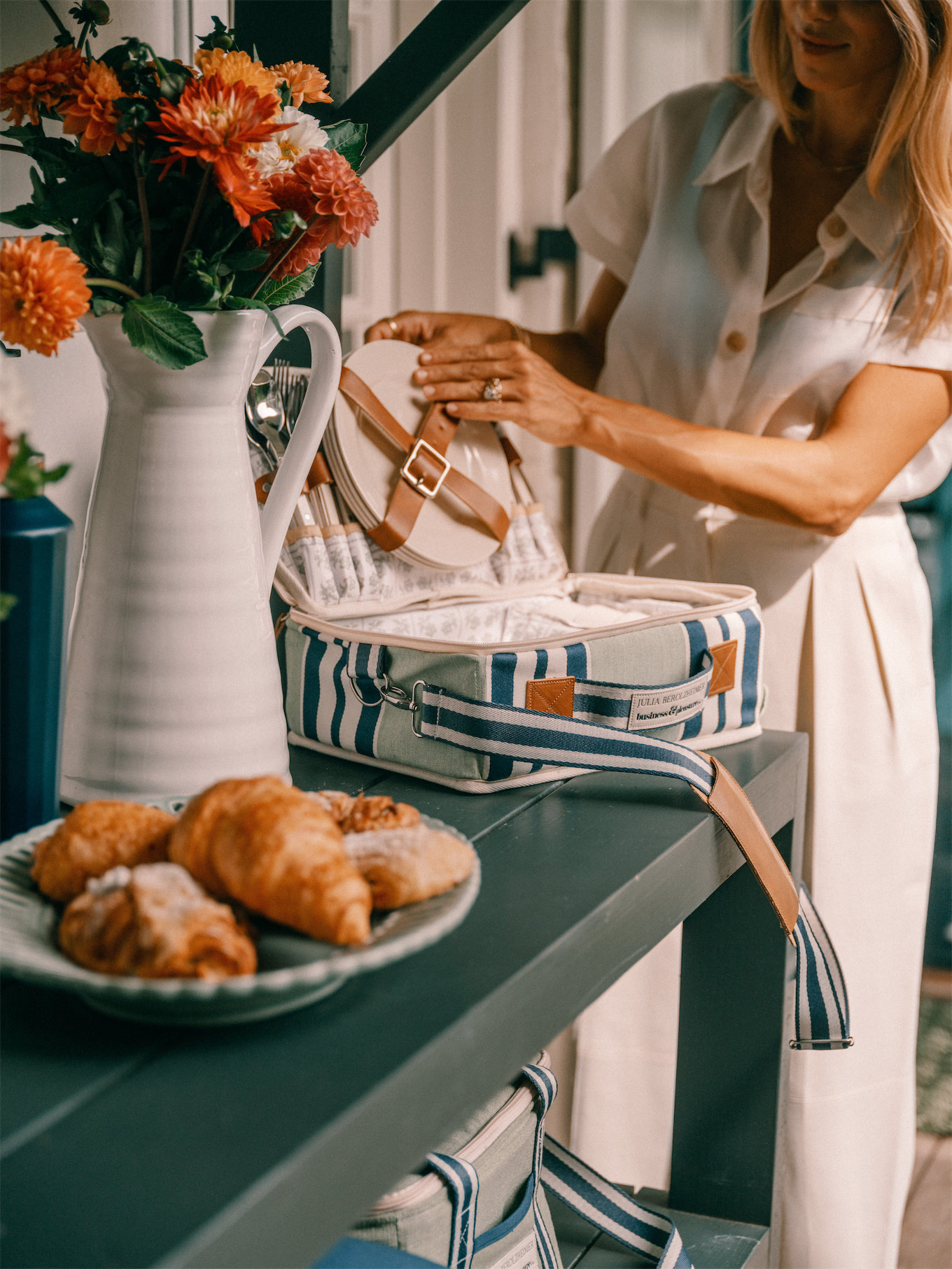 Business and Pleasure Co Blue Green Stripe Pool Pool Pool Towels in the Free Pillow Sun Sun Rogue Embelles Fraîcheur