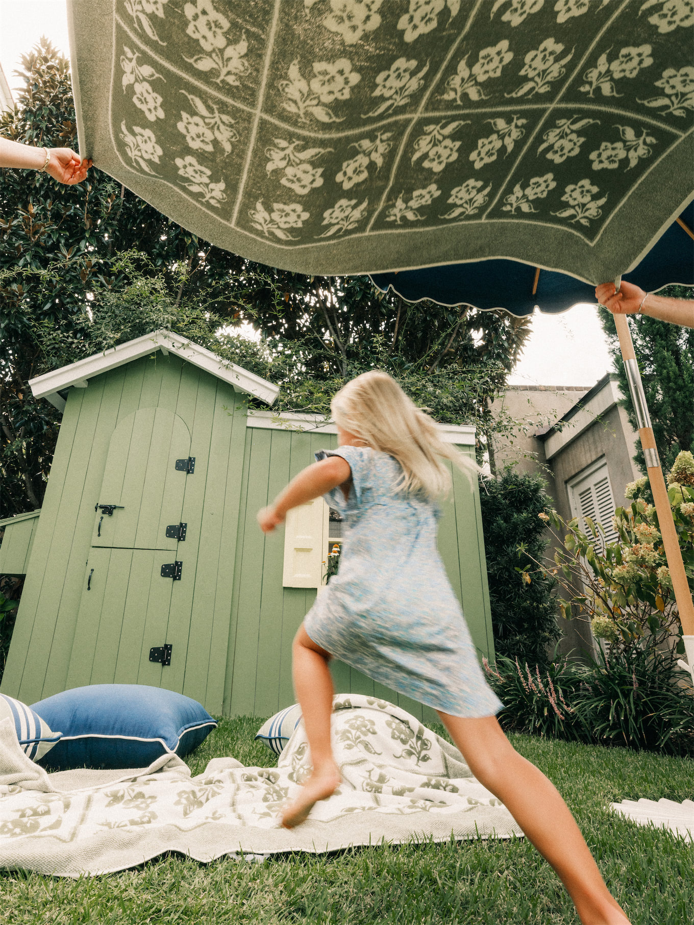 Business and Pleasure Co Blue Green Stripe Pool Pool Pool Towels in the Free Pillow Sun Sun Rogue Embelles Fraîcheur