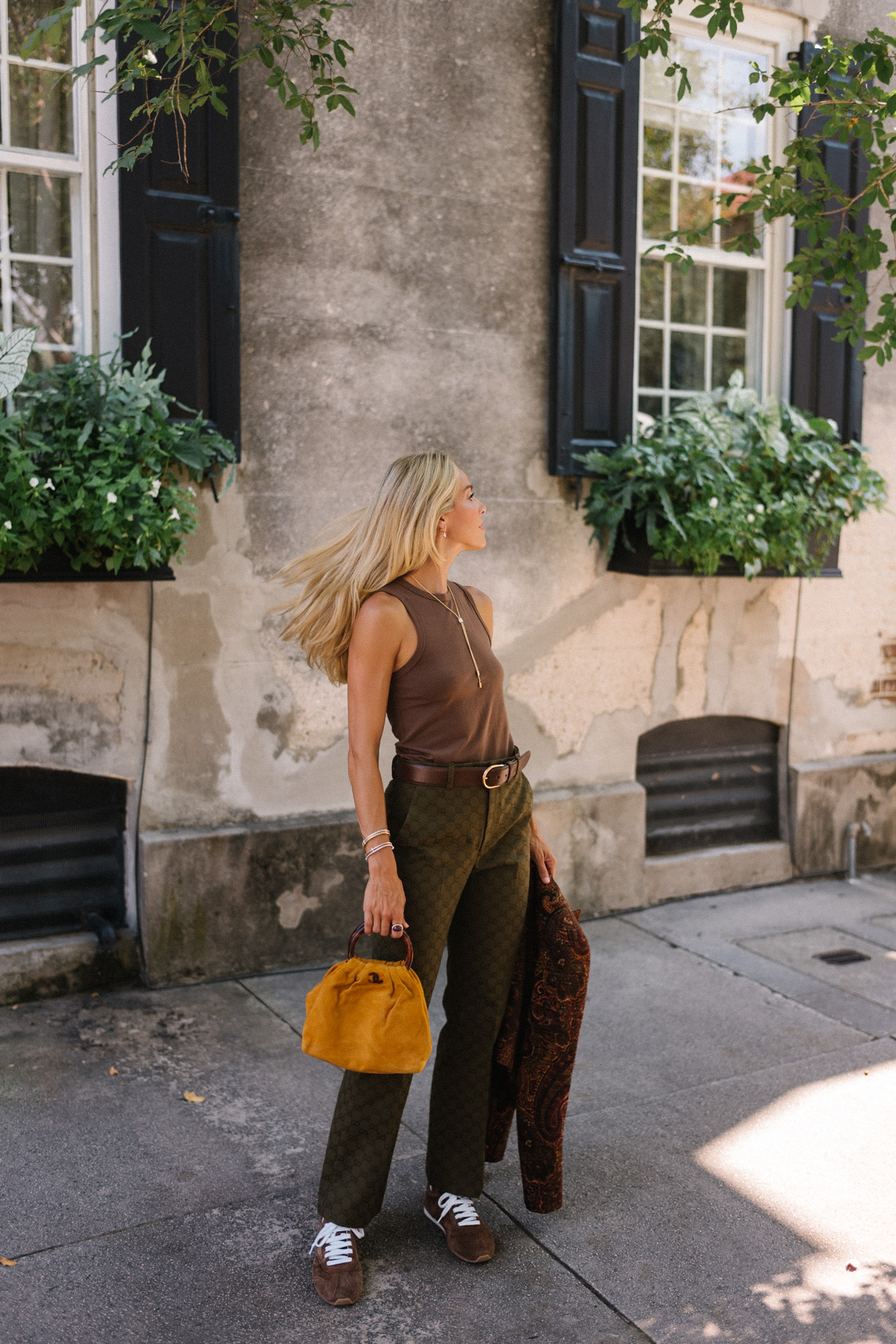 Brown Paisley Jacke Brown Tank Moss Green Pantal