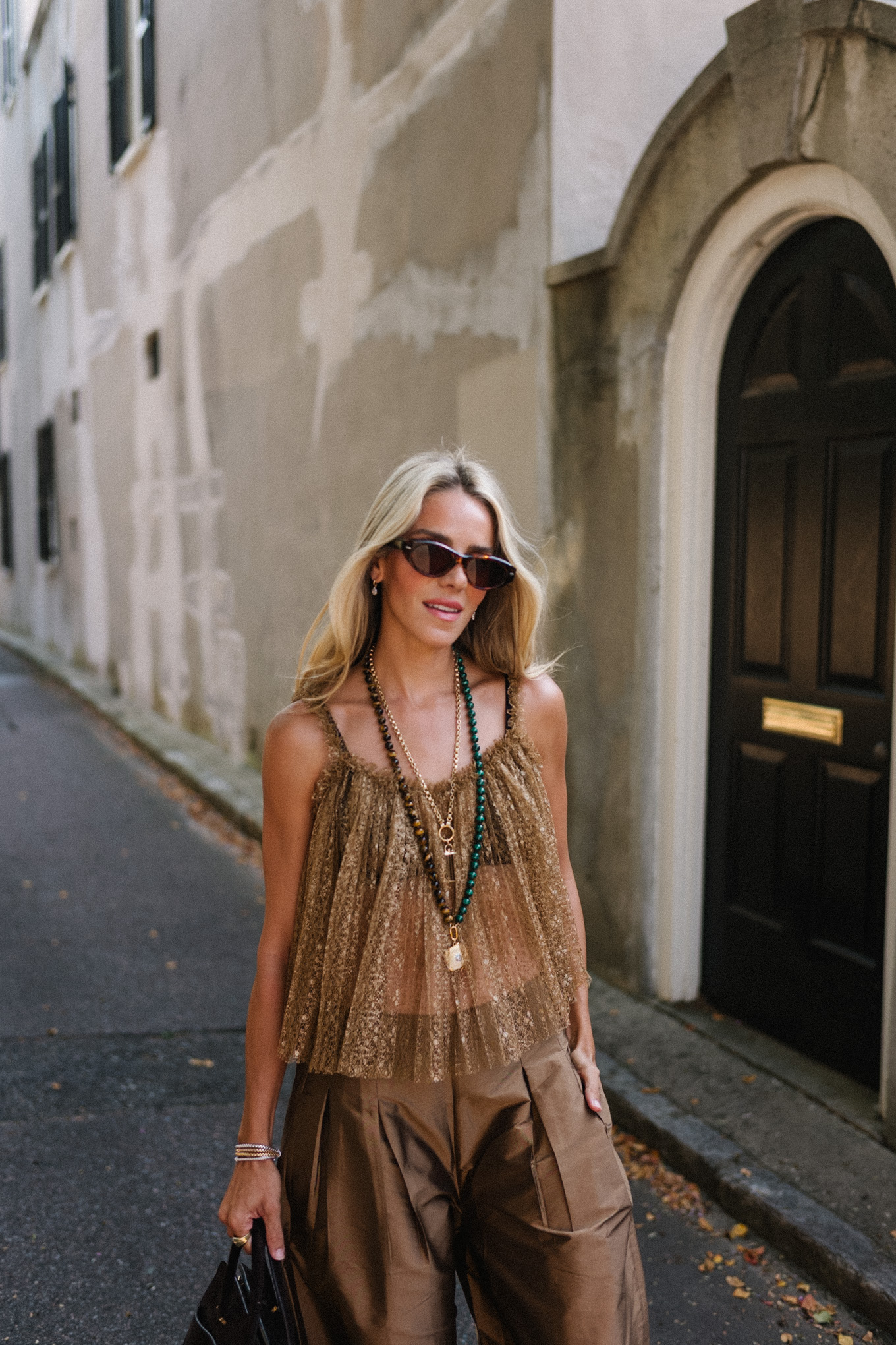 Pantalon large brillant brun en brun or