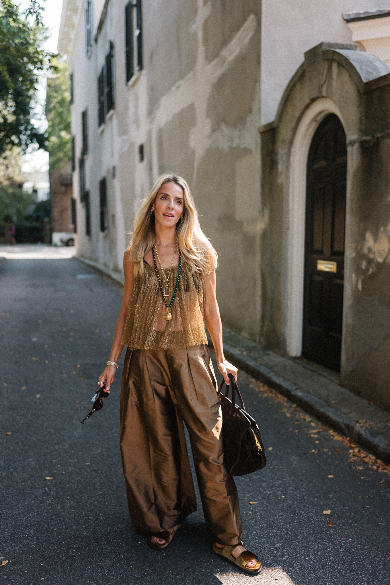 Pantalon large brillant brun en brun or