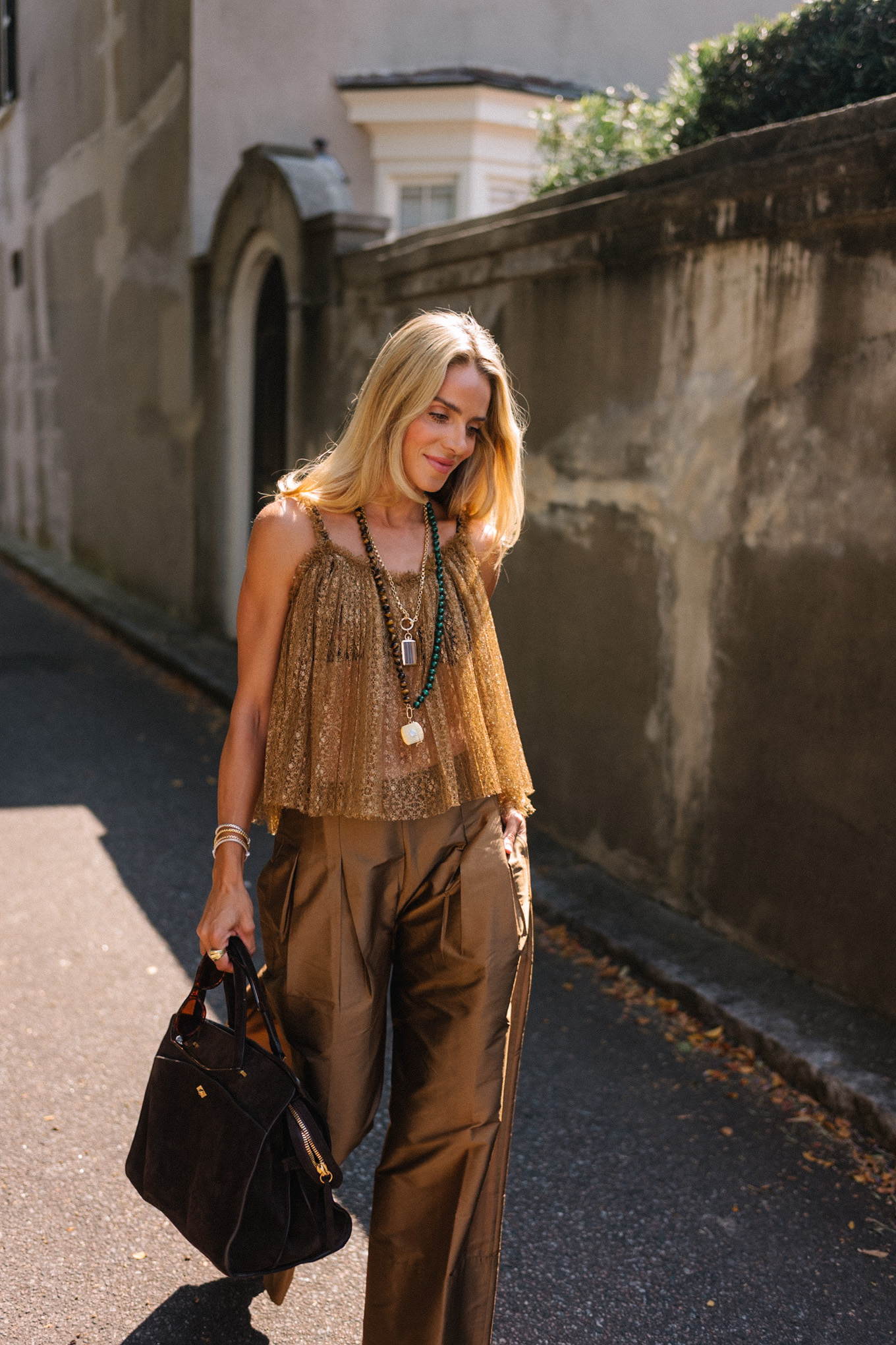 Pantalon large brillant brun en brun or