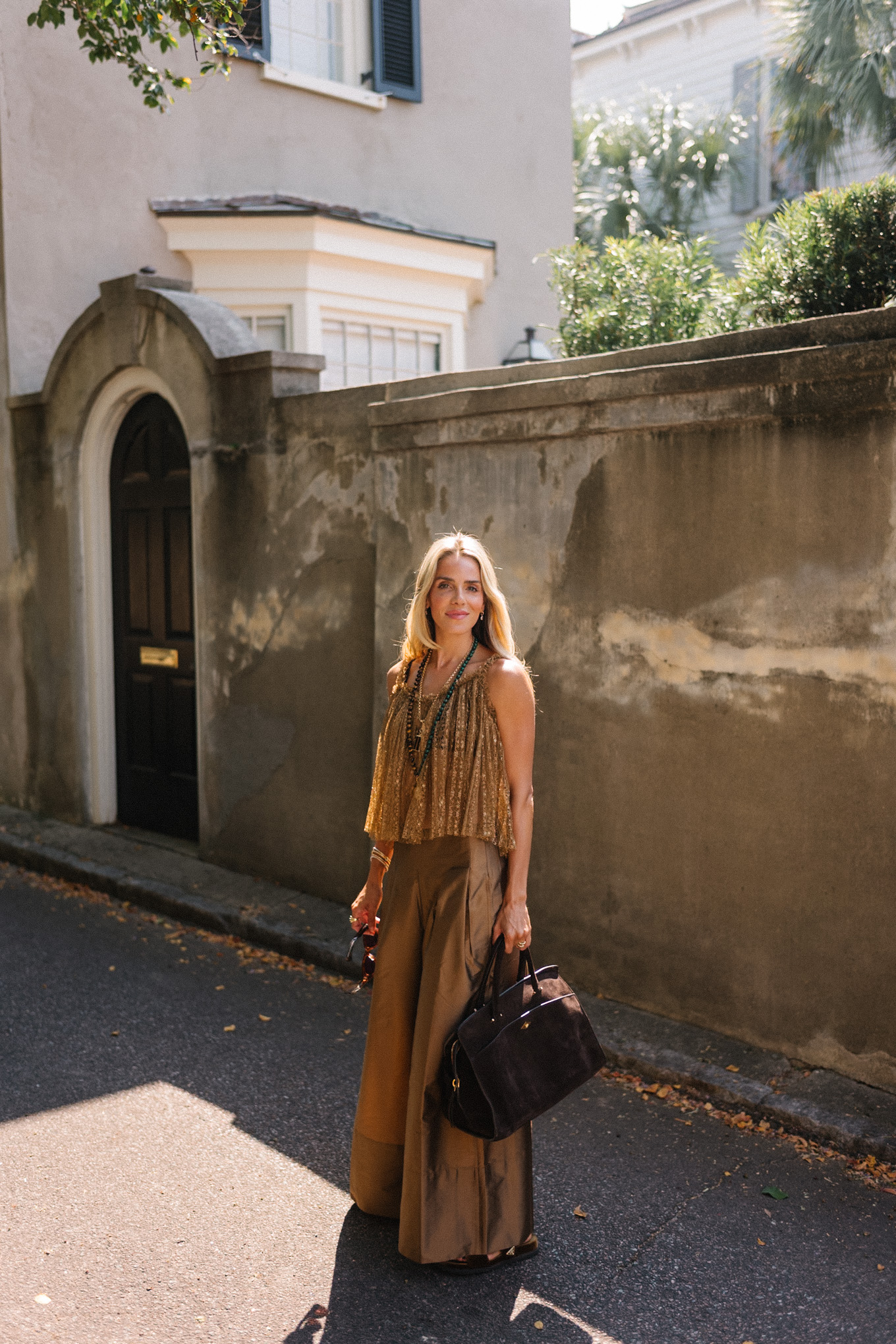 Pantalon large brillant brun en brun or