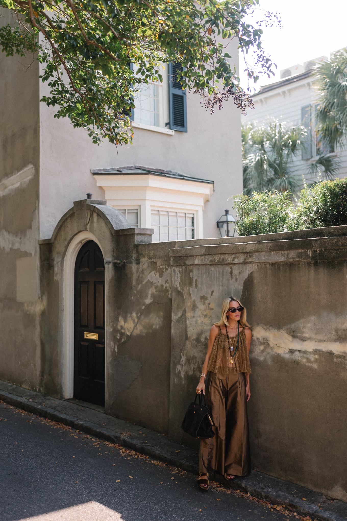 Pantalon large brillant brun en brun or