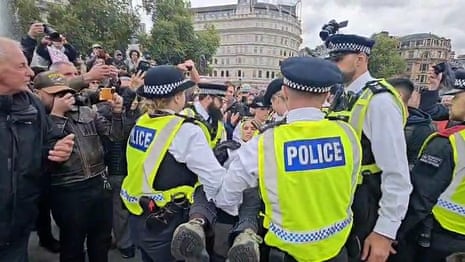 La police a commencé à être arrêtée lors de la campagne Palestine à Londres - vidéo 