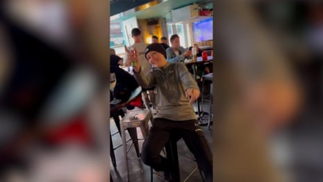 Alex Davies a chanté en musique l'été avant sa mort – vidéo