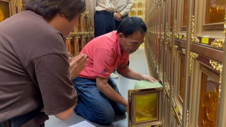 Liu récupère les cendres d'un ancien soldat et les rapporte au Fujian (vidéo)