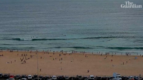 Une caméra de surf en Australie montre des baigneurs fuyant la plage de Bondi pendant le tournage – vidéo 